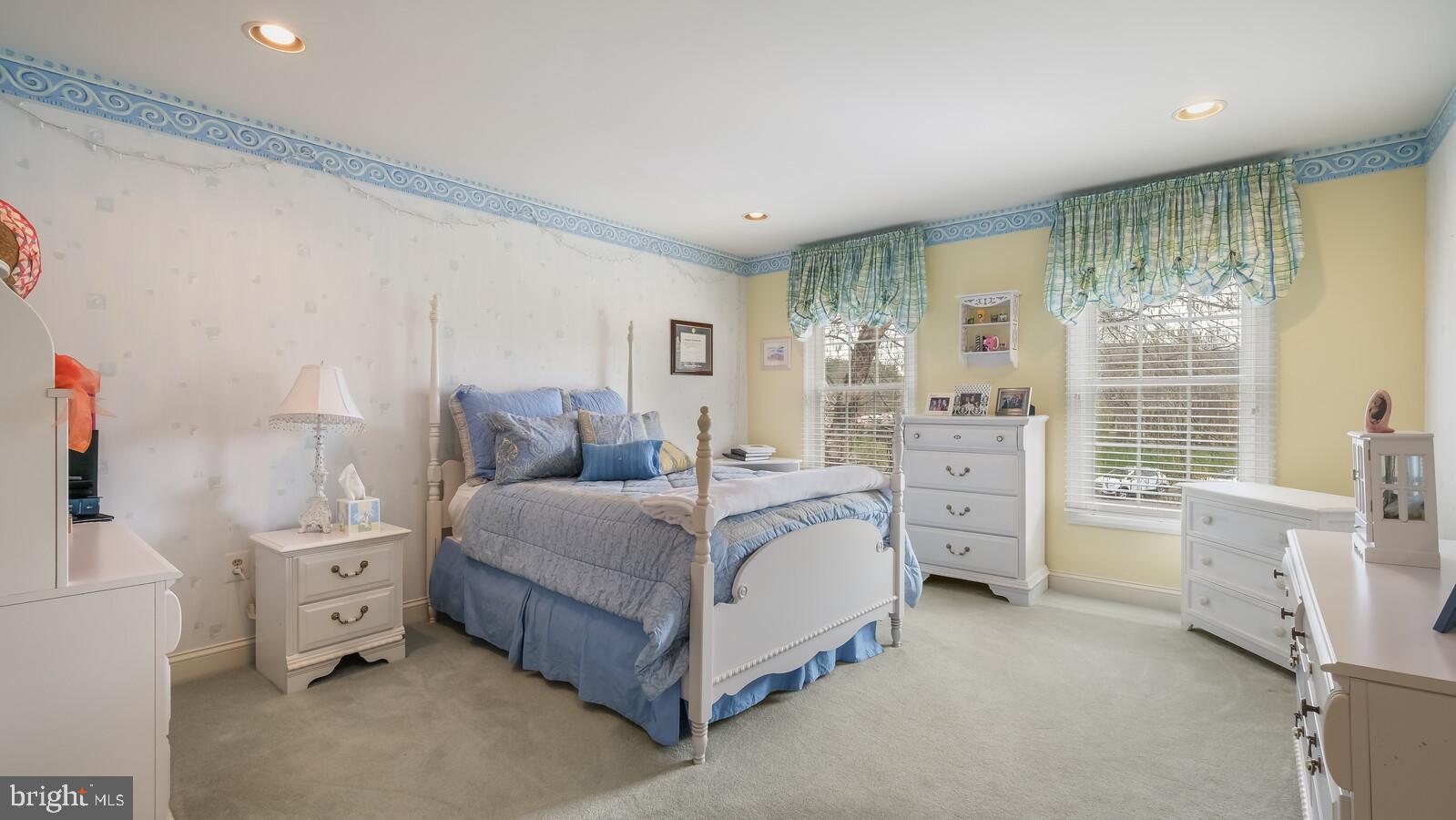 DARK HOLLOW - Residential