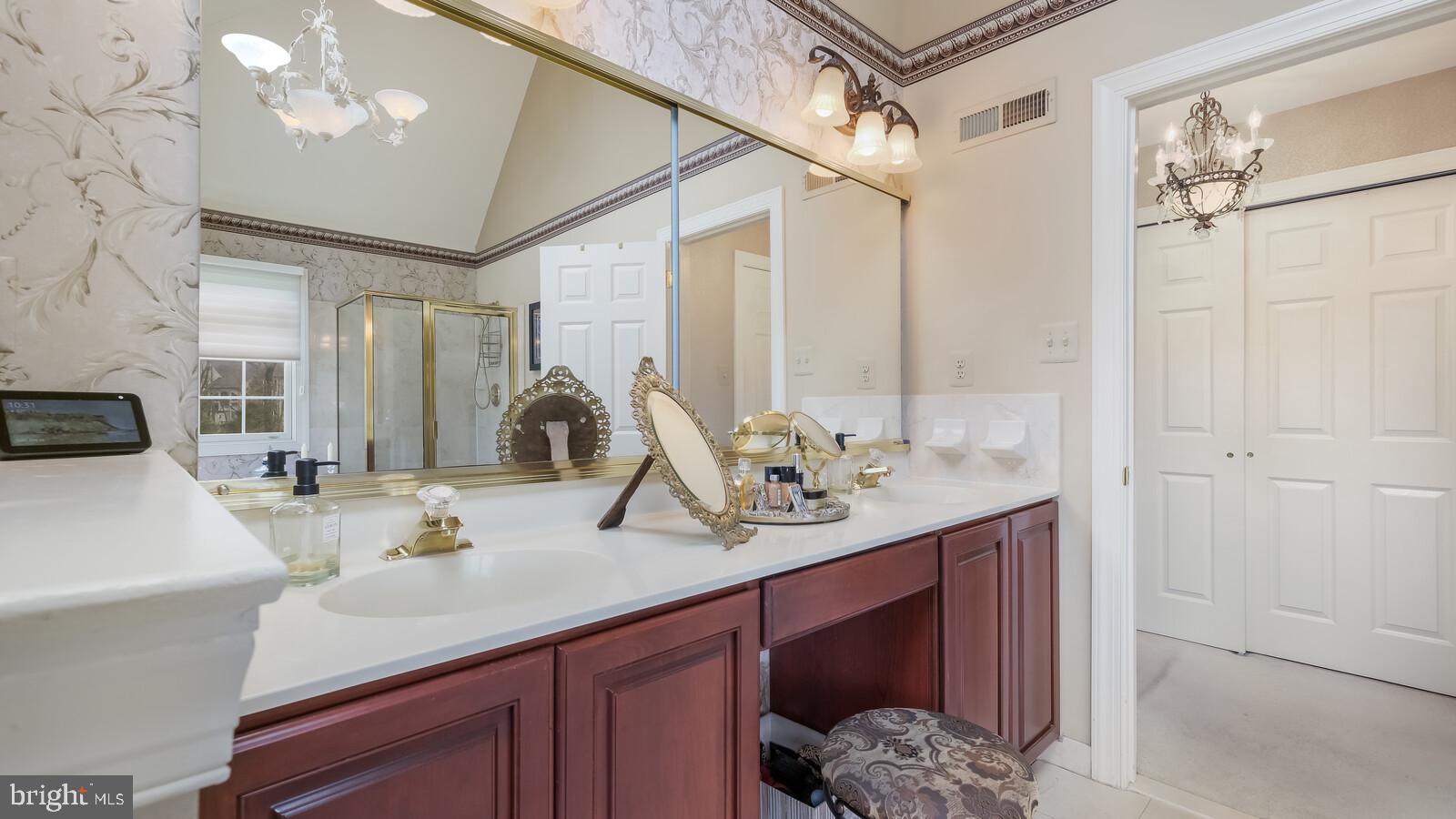 DARK HOLLOW - Residential