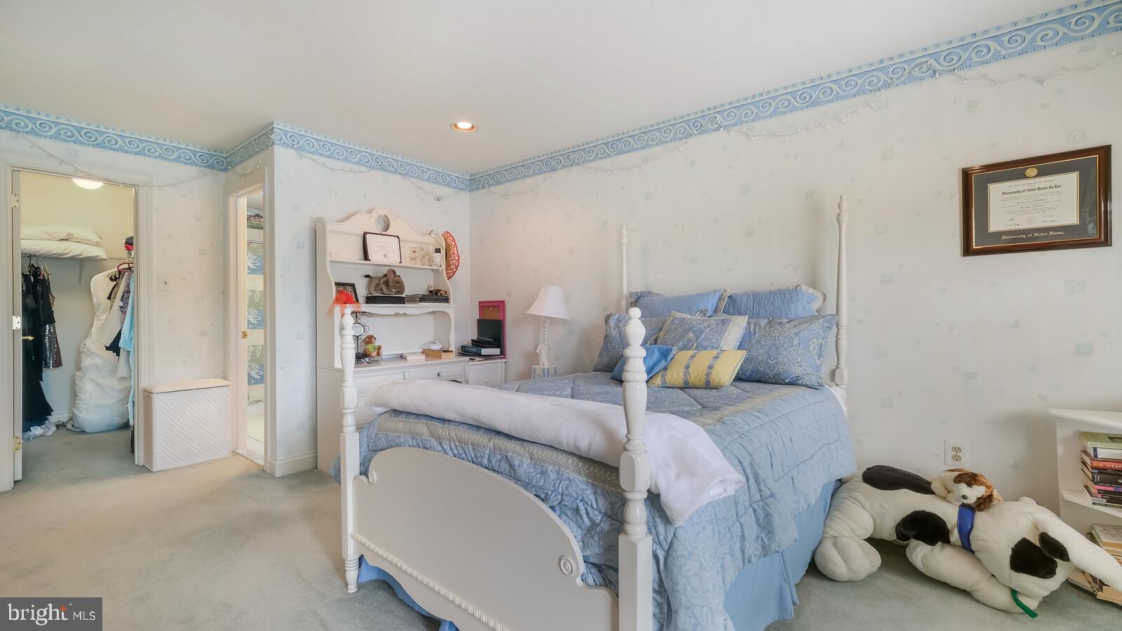 DARK HOLLOW - Residential