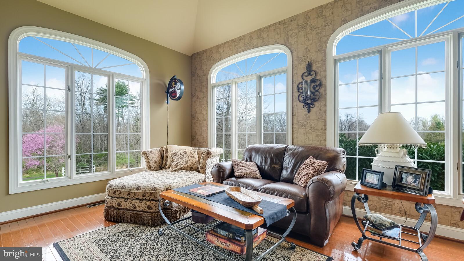 DARK HOLLOW - Residential