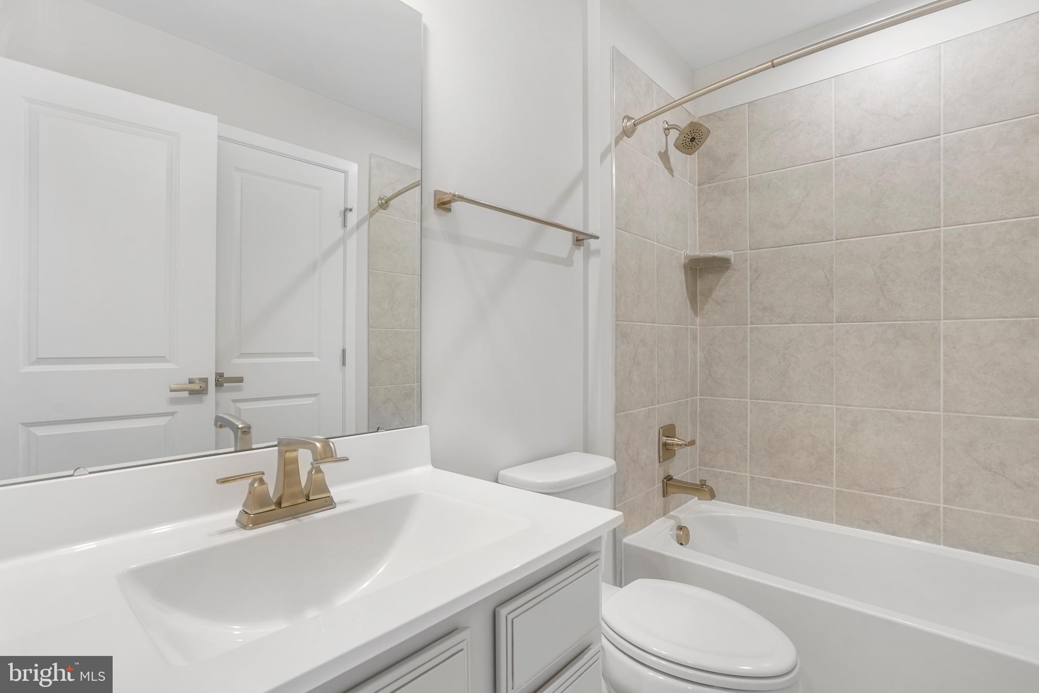 VILLAGE OF TOWNE SQUARE - Residential Lease