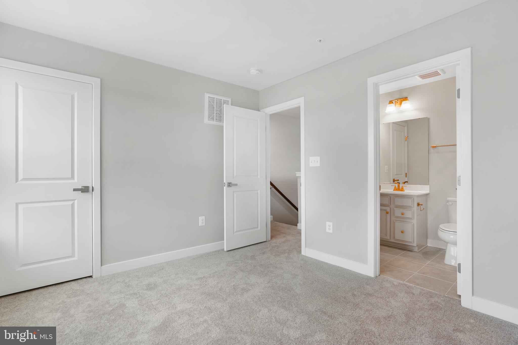 VILLAGE OF TOWNE SQUARE - Residential Lease