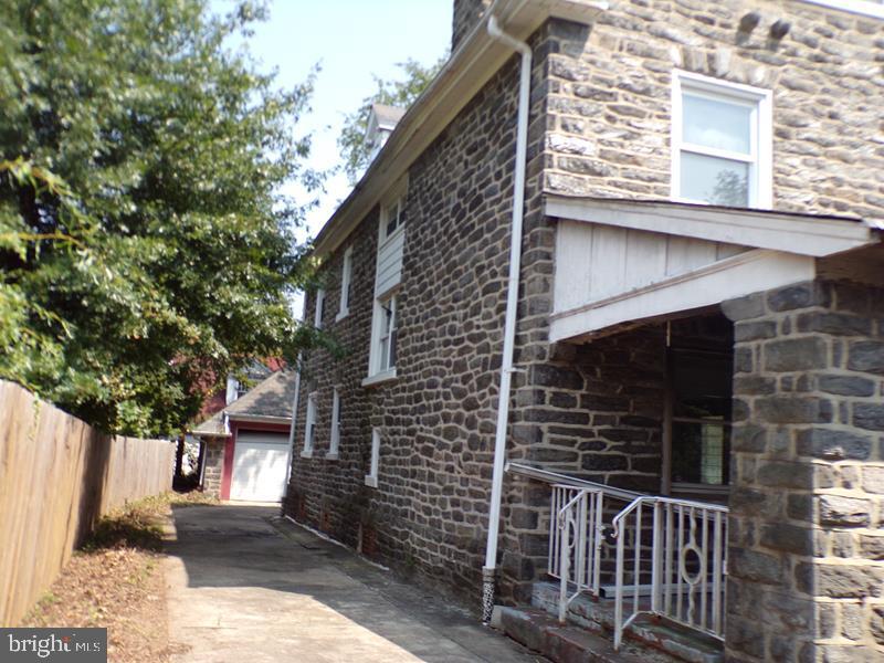 2217 GEORGES LANE 23