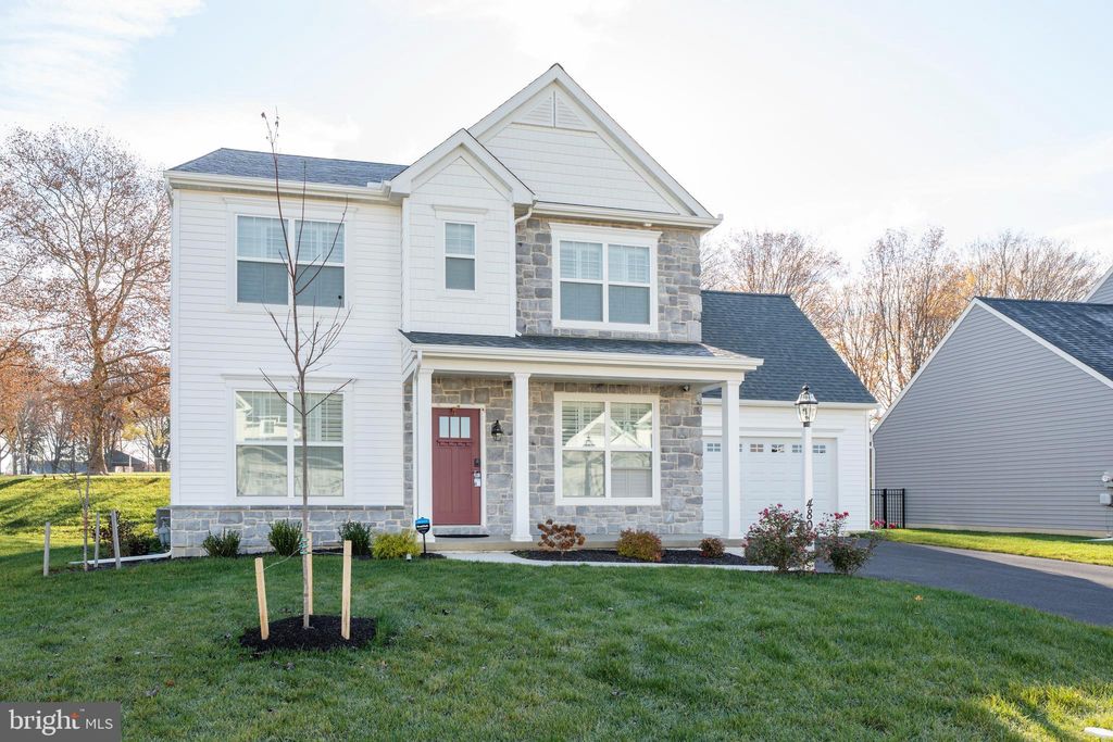 Photo of 424 Royal Hunt Way #72, Lititz, PA 17543 (MLS # PALA2059594)