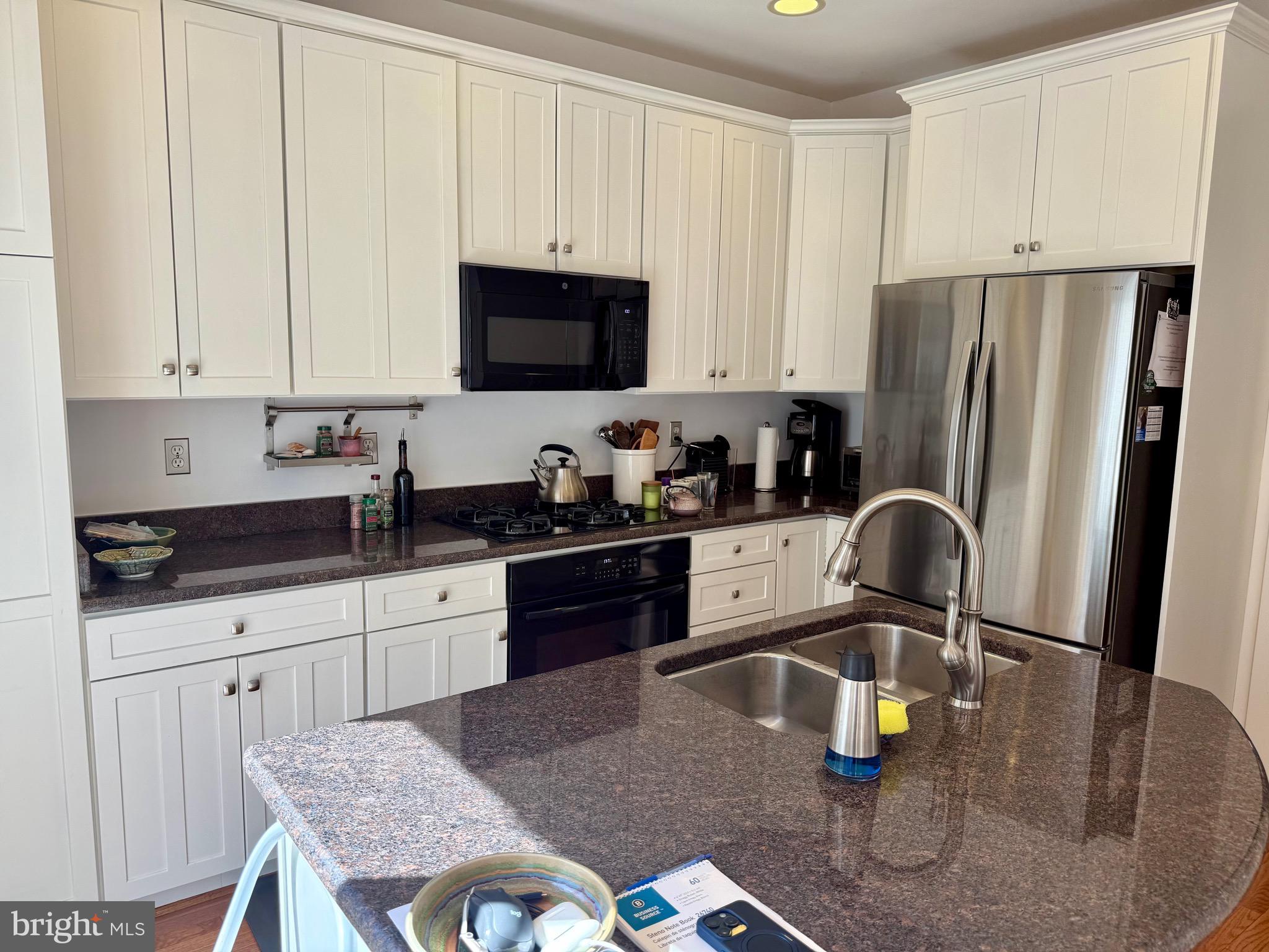 CLARENDON PARK - Residential Lease