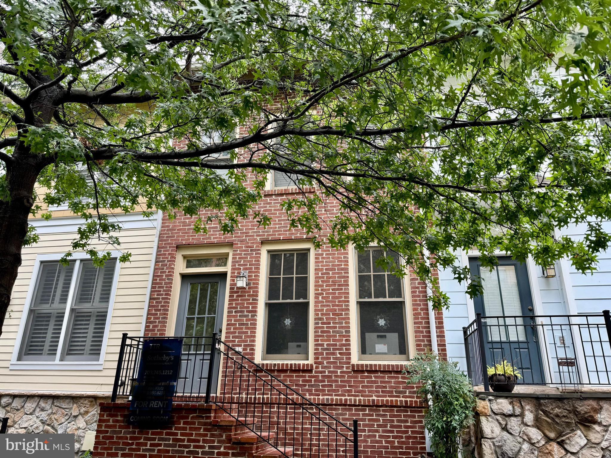 CLARENDON PARK - Residential Lease