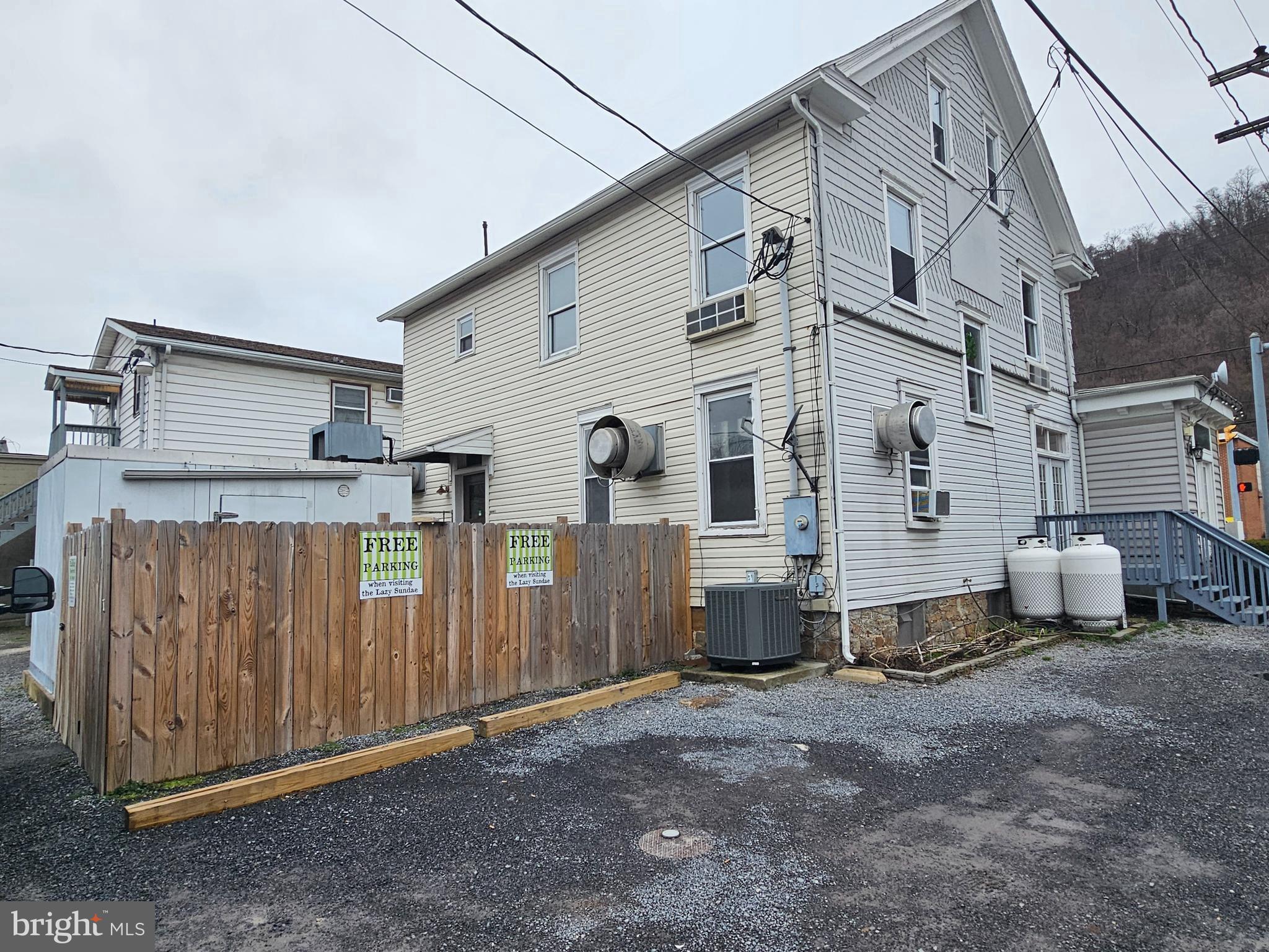 174 N WASHINGTON STREET