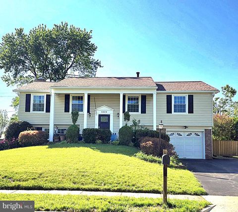 Photo of 4224 Minstrell Lane, FAIRFAX, VA 22033 (MLS # VAFX2318806)