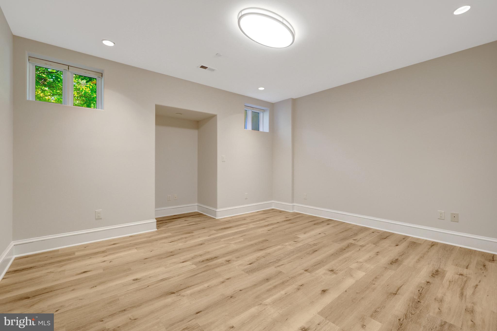 KENTLAND POND - Residential
