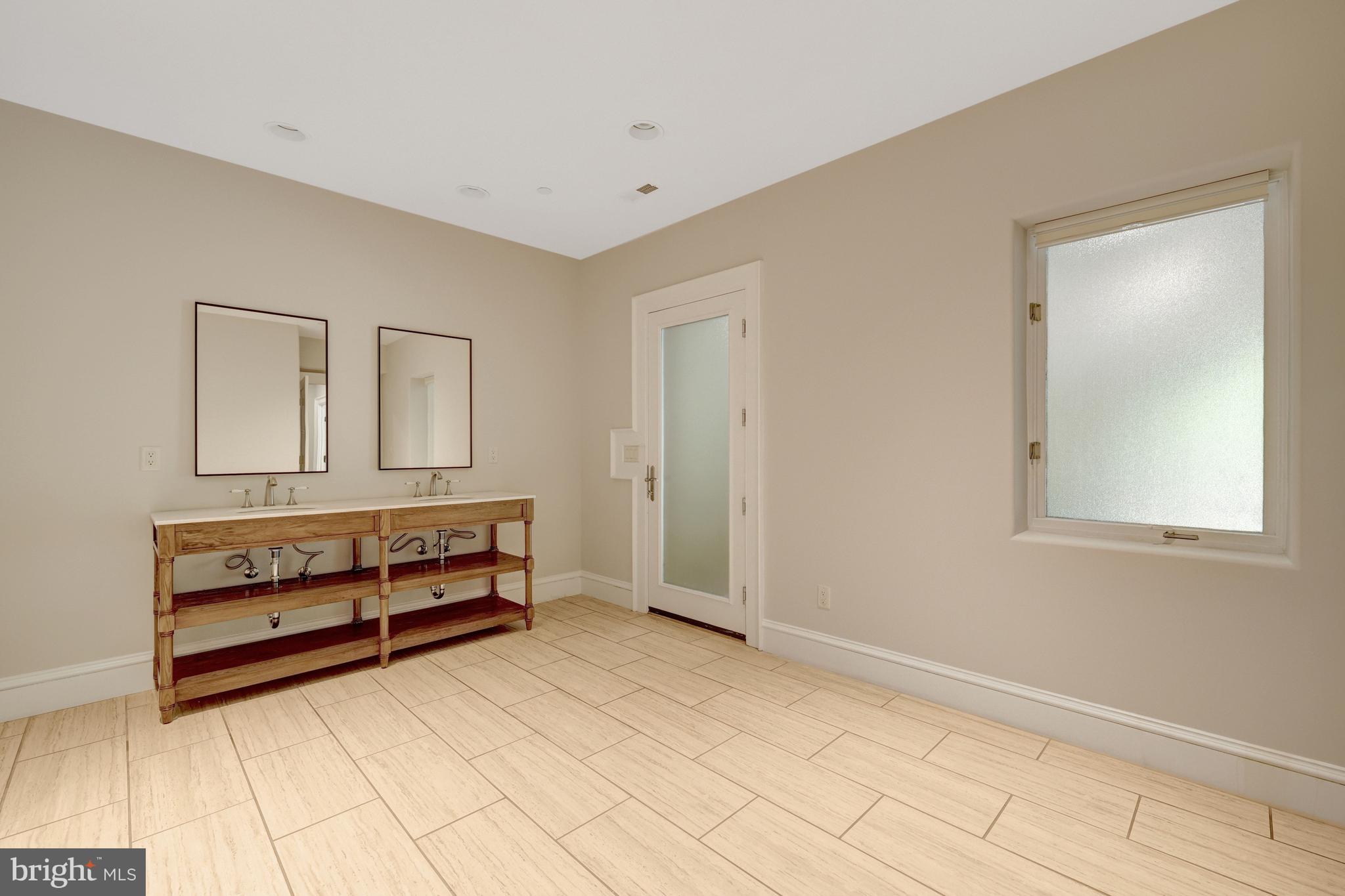 KENTLAND POND - Residential
