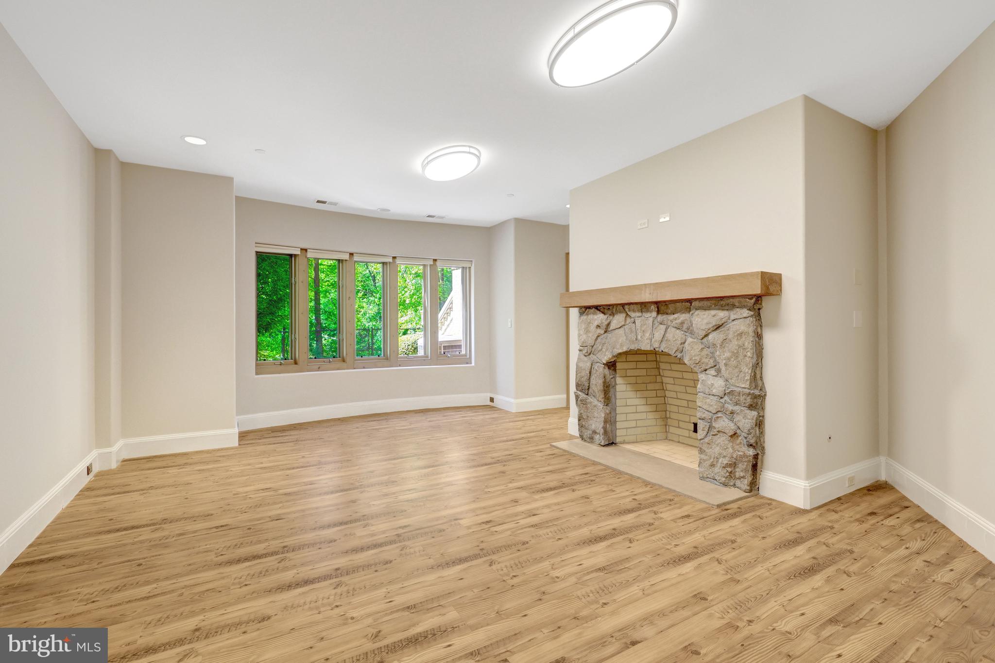KENTLAND POND - Residential