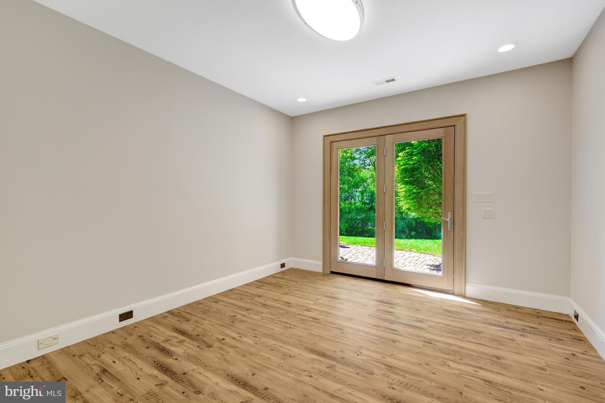 KENTLAND POND - Residential