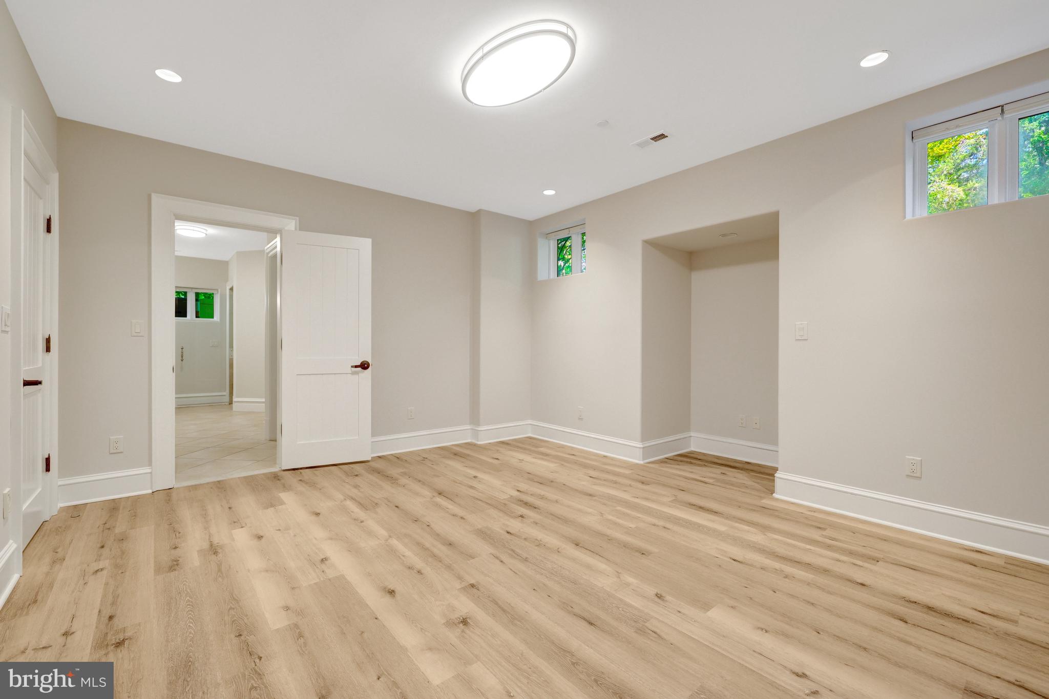 KENTLAND POND - Residential