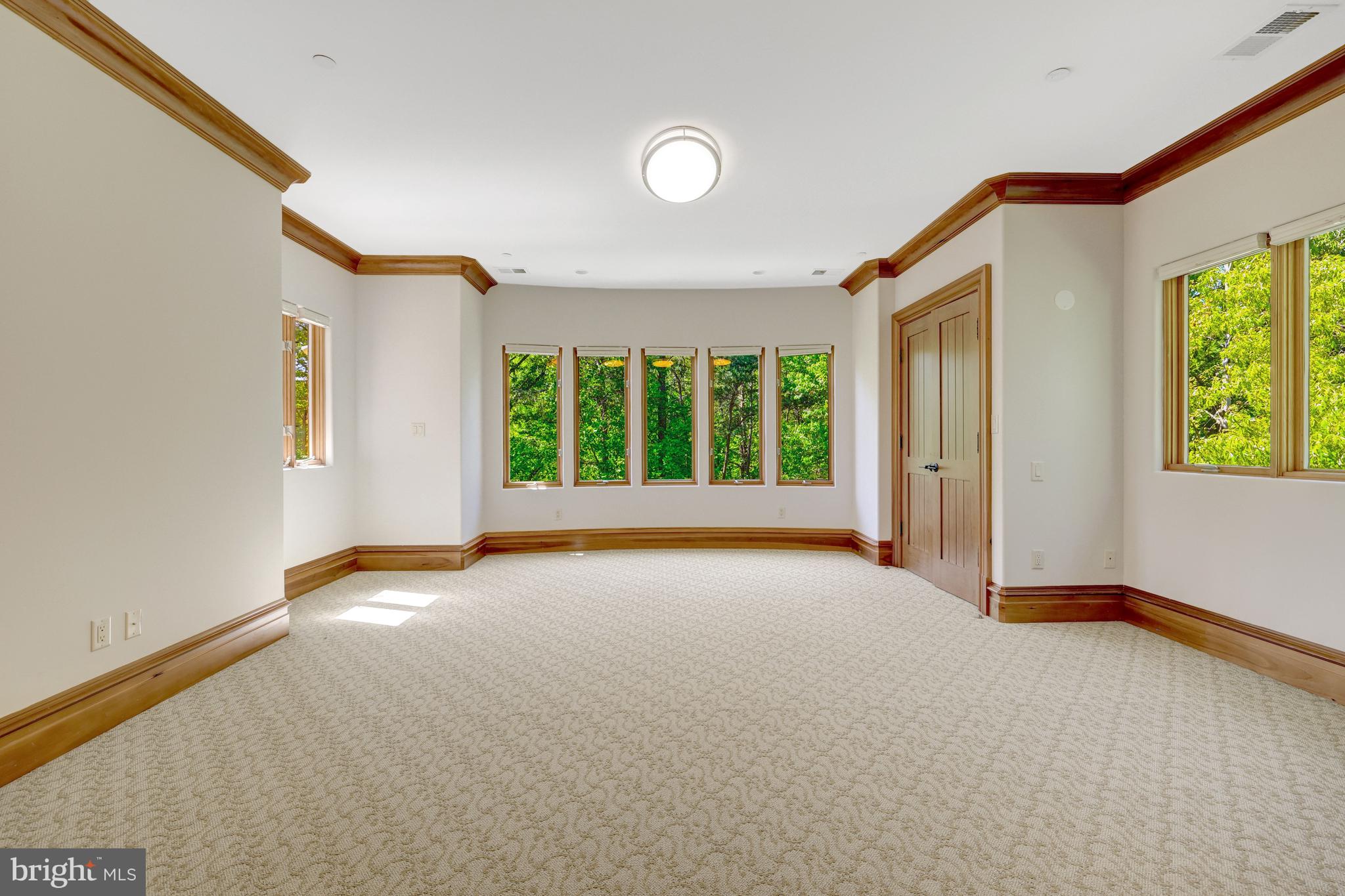 KENTLAND POND - Residential
