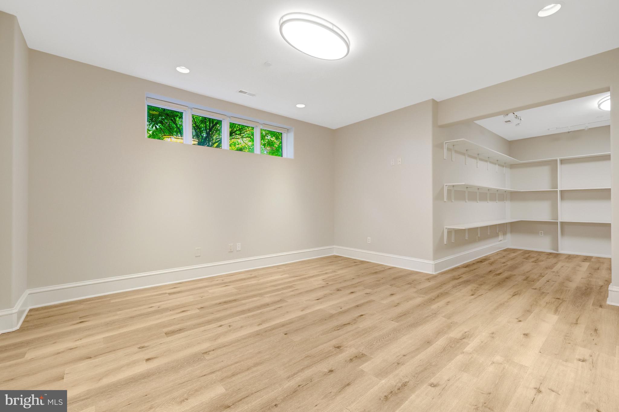 KENTLAND POND - Residential