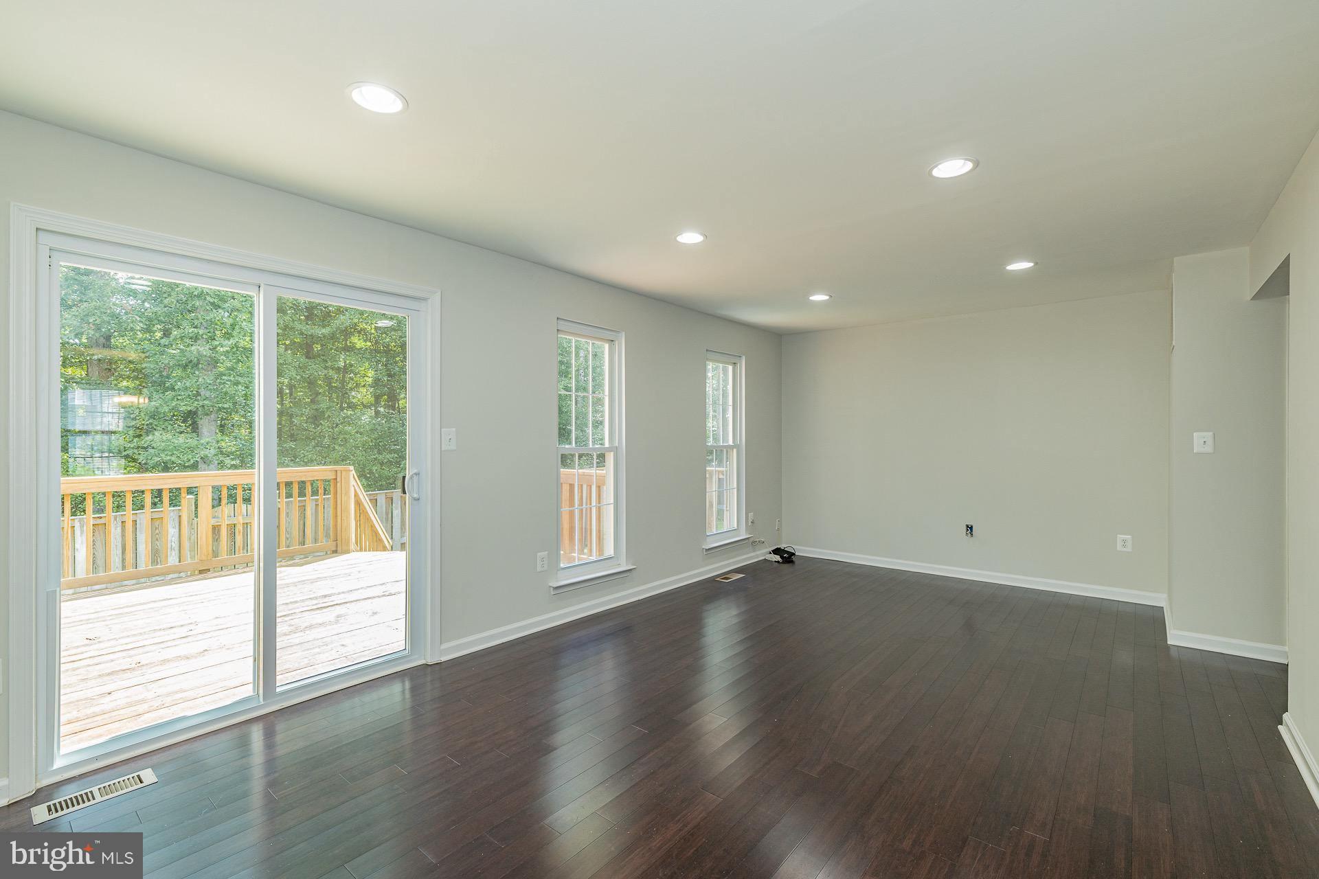 LAKE RIDGE - Residential