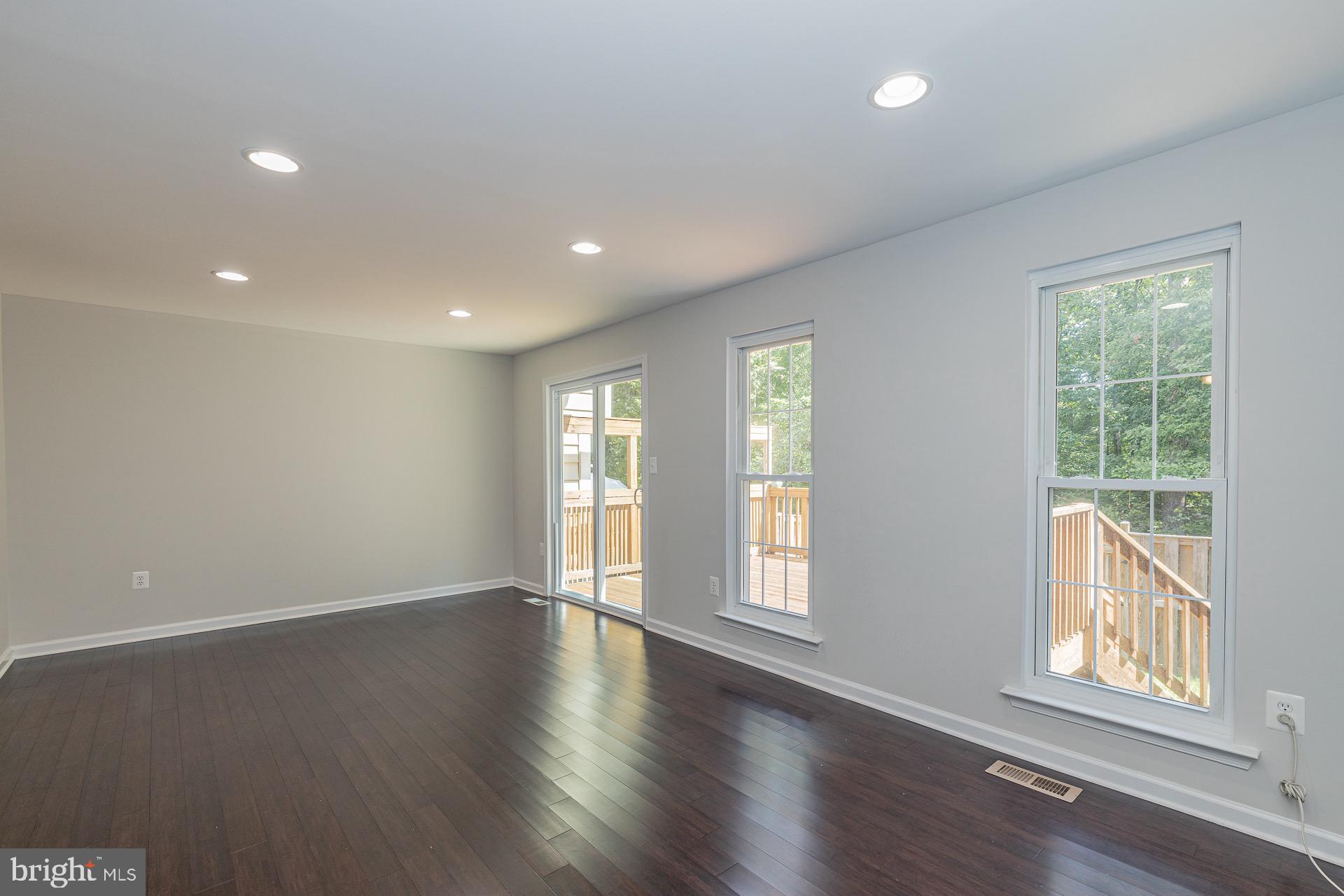 LAKE RIDGE - Residential