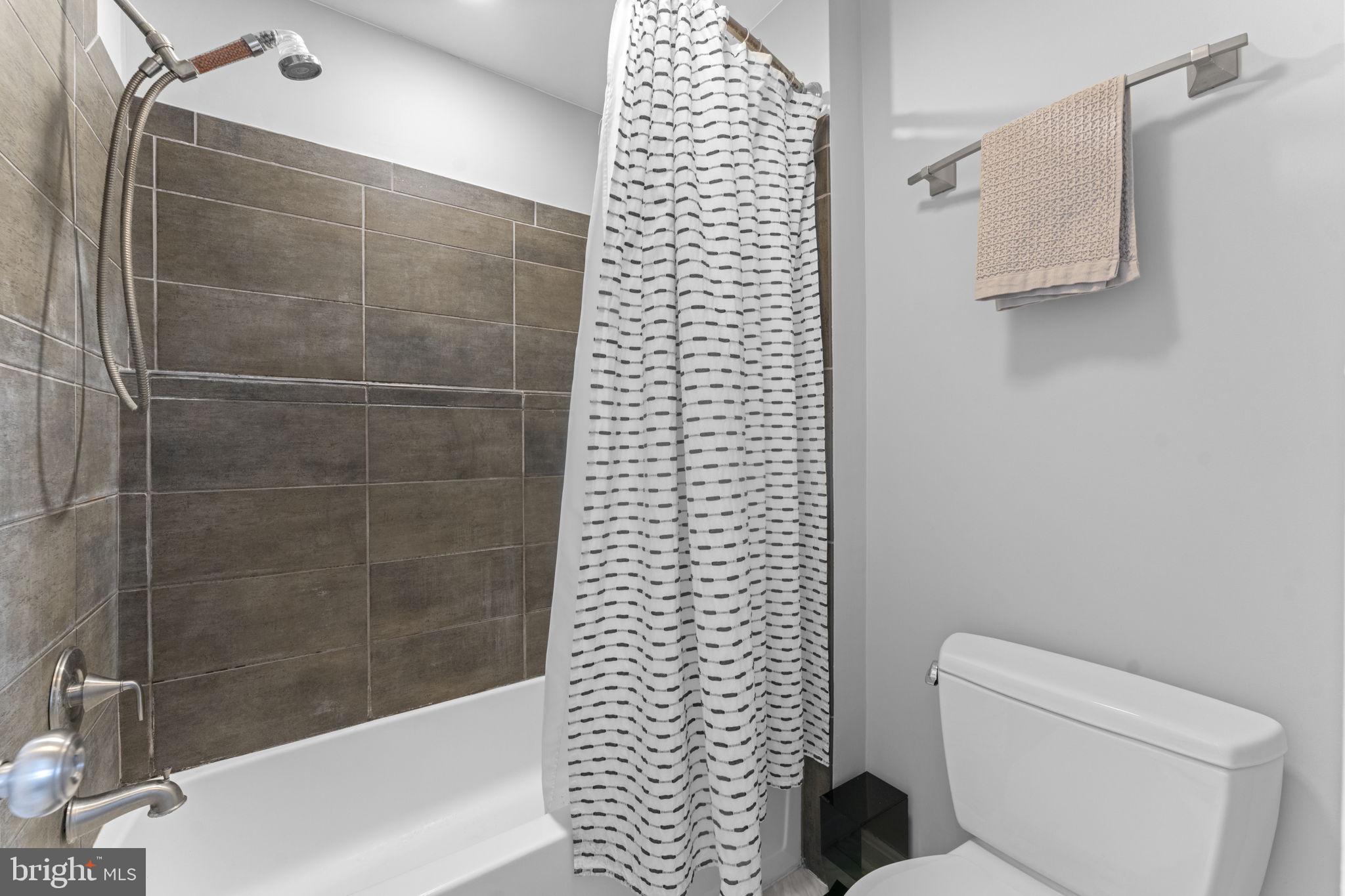 LEE OAKS - Residential