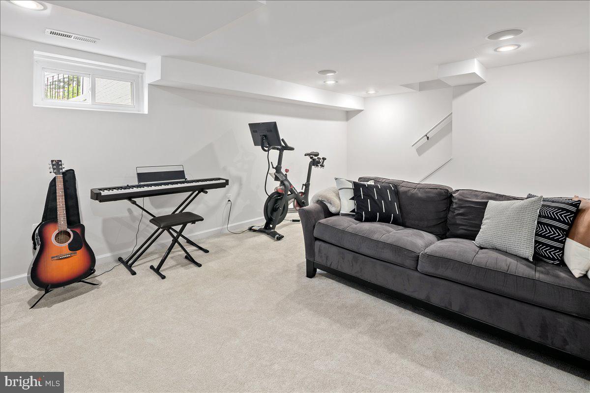 KENSINGTON ESTATES - Residential