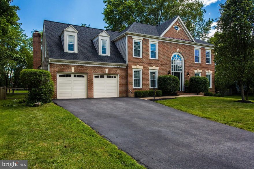 Remarkable Virginia Run Sherman Model w/ 5BR/3.5BA backing to common trails! Hardwood flooring! Office on main! Formal living & dining rooms! Granite eat-in kitchen w/ island, gas cooktop & double wall ovens open to family room w/ gas fireplace! Master suite w/ walk-in closet, double vanities, soaking tub & separate shower w/ frameless door! Finished basement w/ rec room, potentially 2 additional BRs, & full BA! Call today for your private showing!