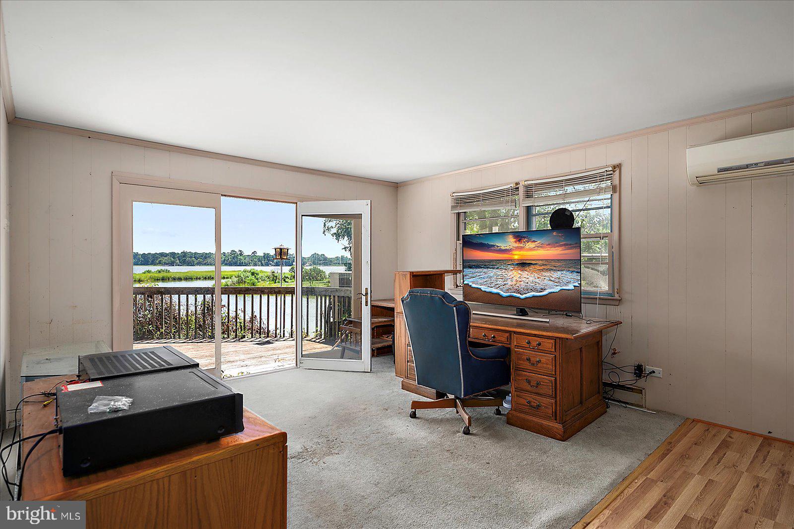 HOLIDAY HARBOR - Residential