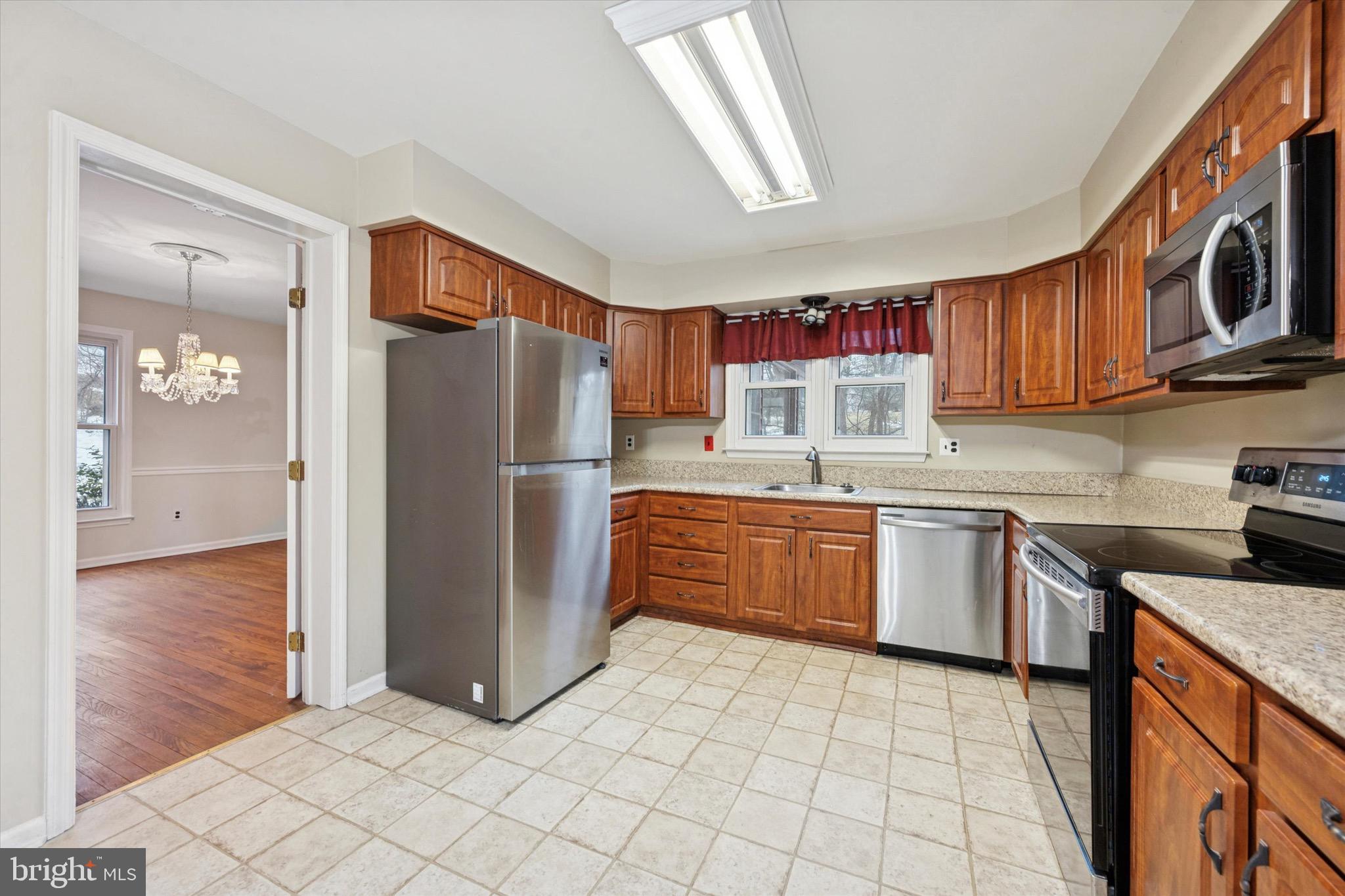 WEST GATE VIL - Residential