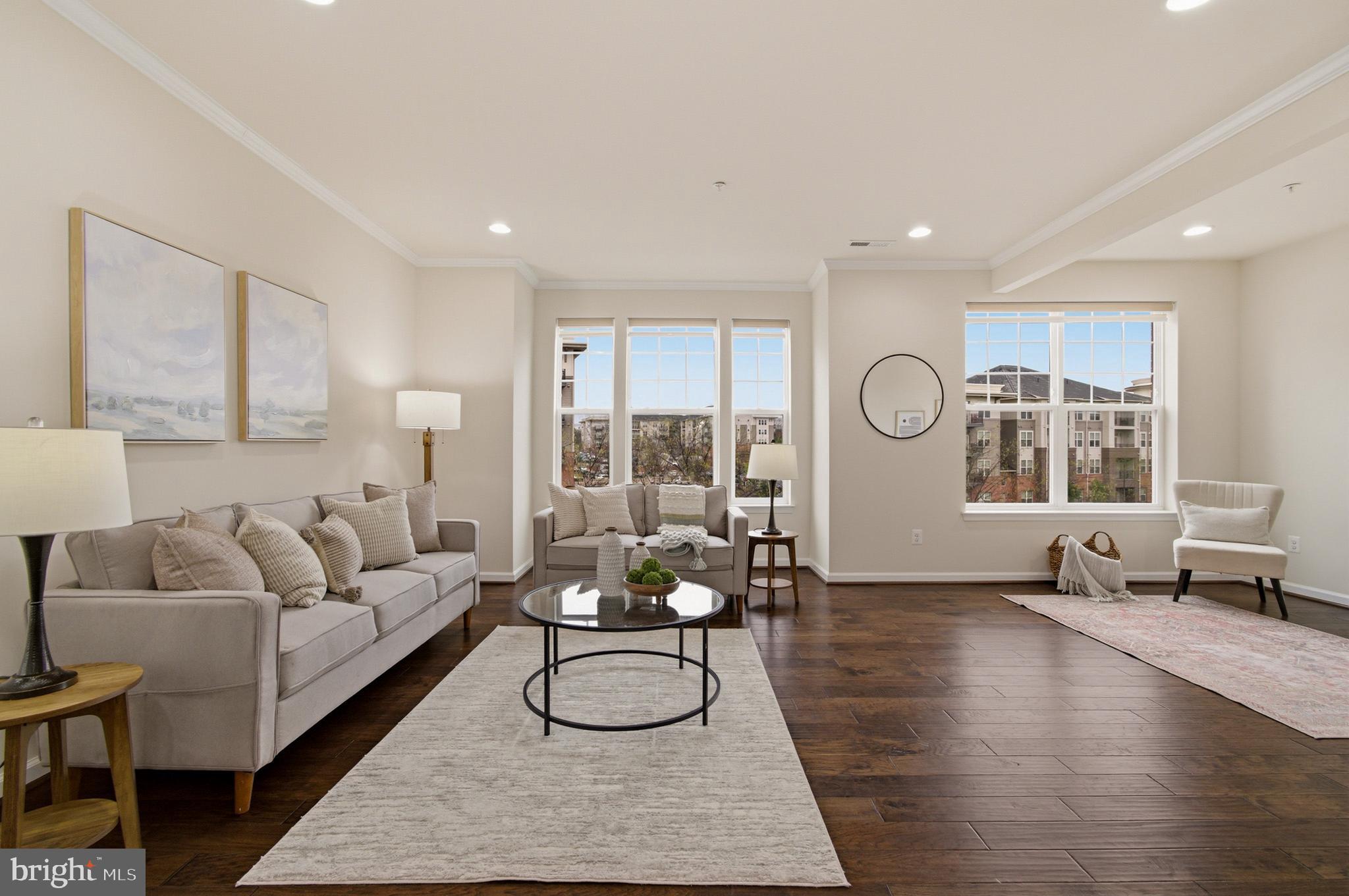 OXFORD SQUARE - Residential