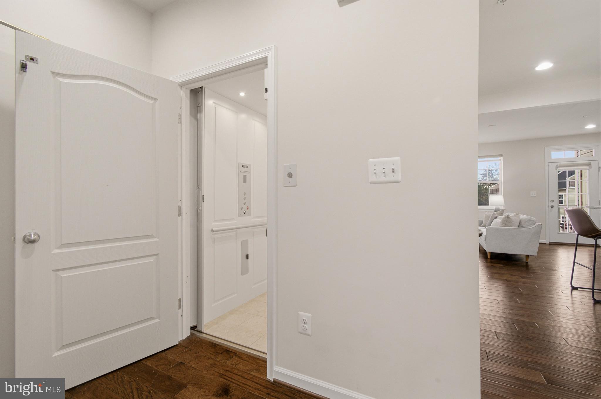 OXFORD SQUARE - Residential