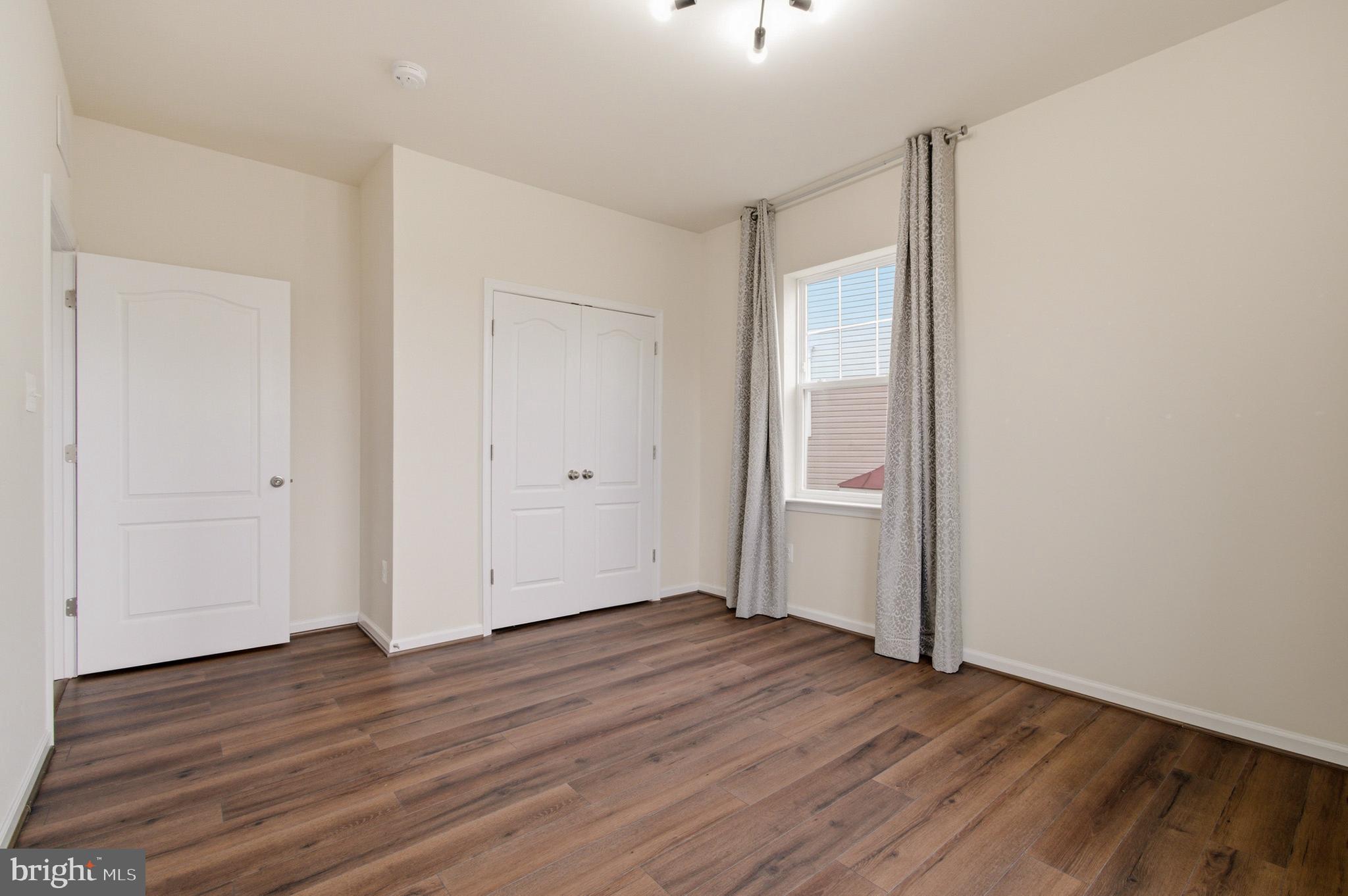 OXFORD SQUARE - Residential