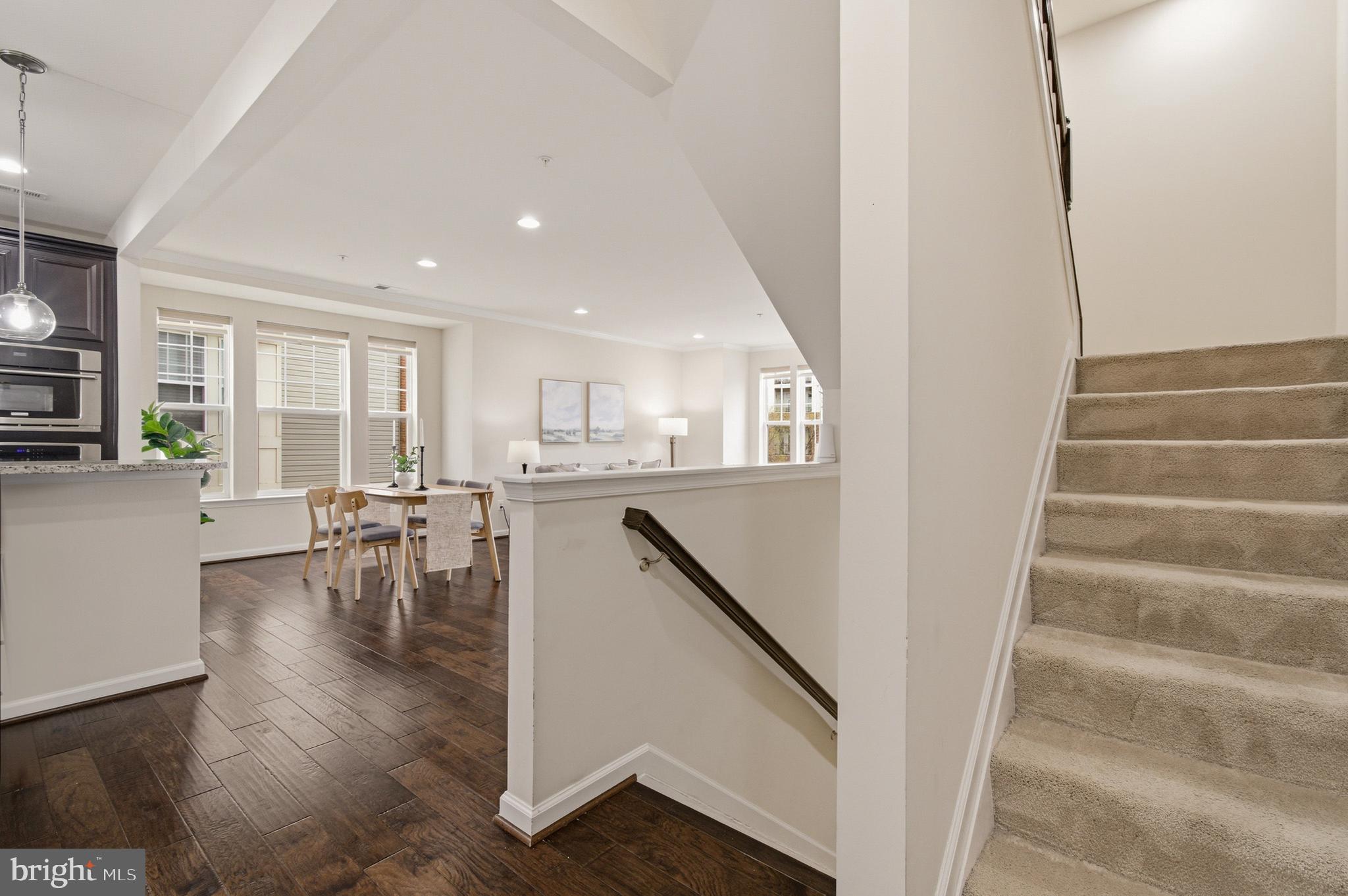 OXFORD SQUARE - Residential