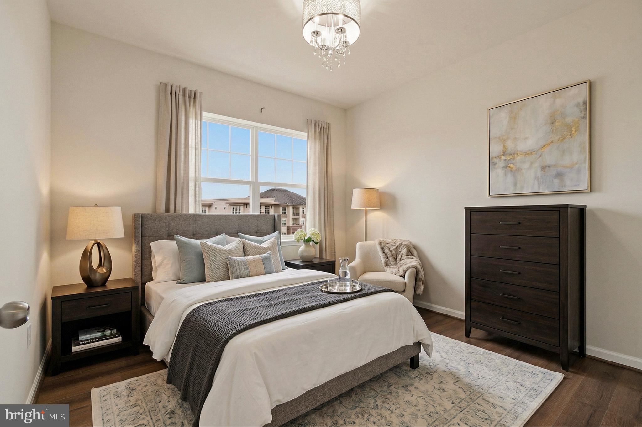 OXFORD SQUARE - Residential