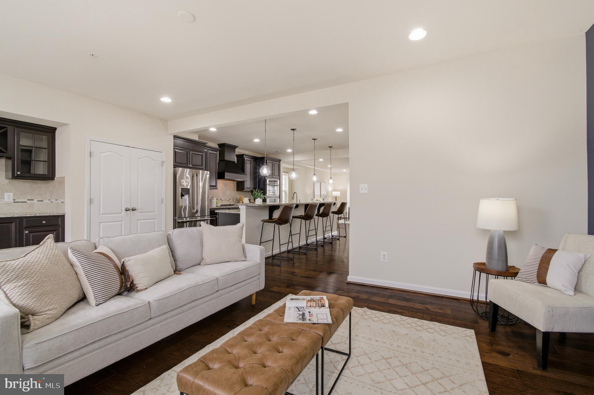 OXFORD SQUARE - Residential