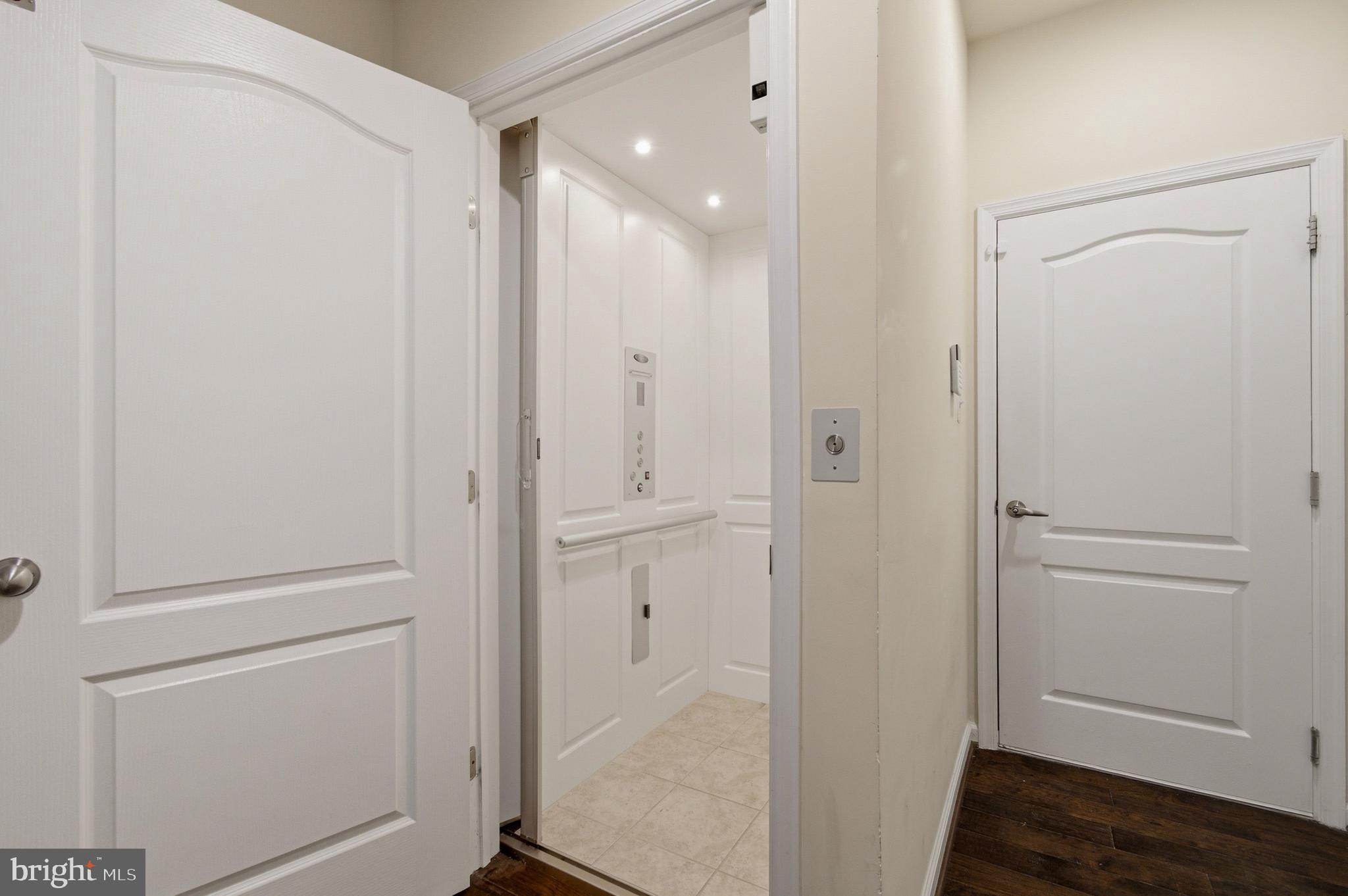 OXFORD SQUARE - Residential