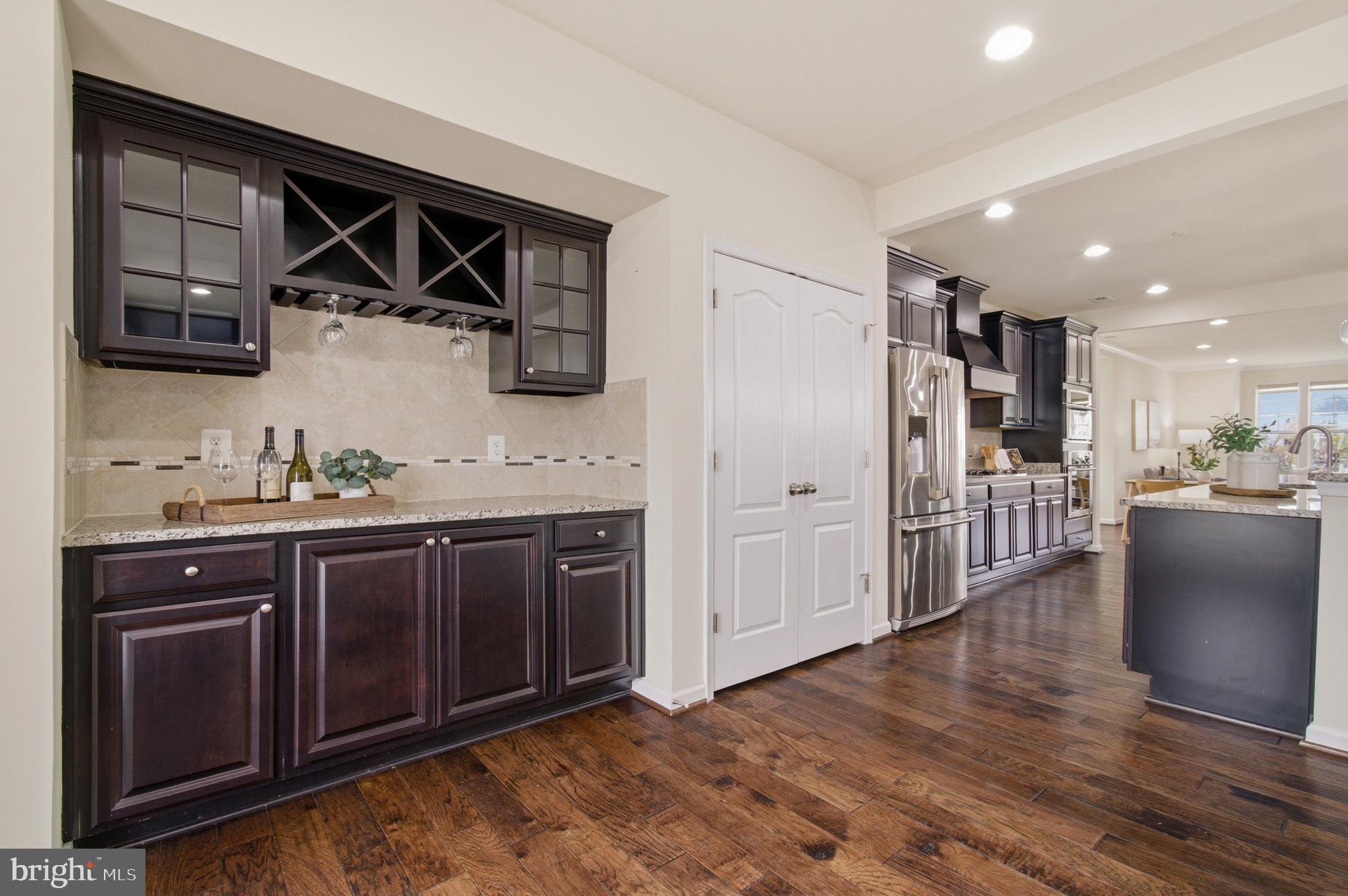 OXFORD SQUARE - Residential