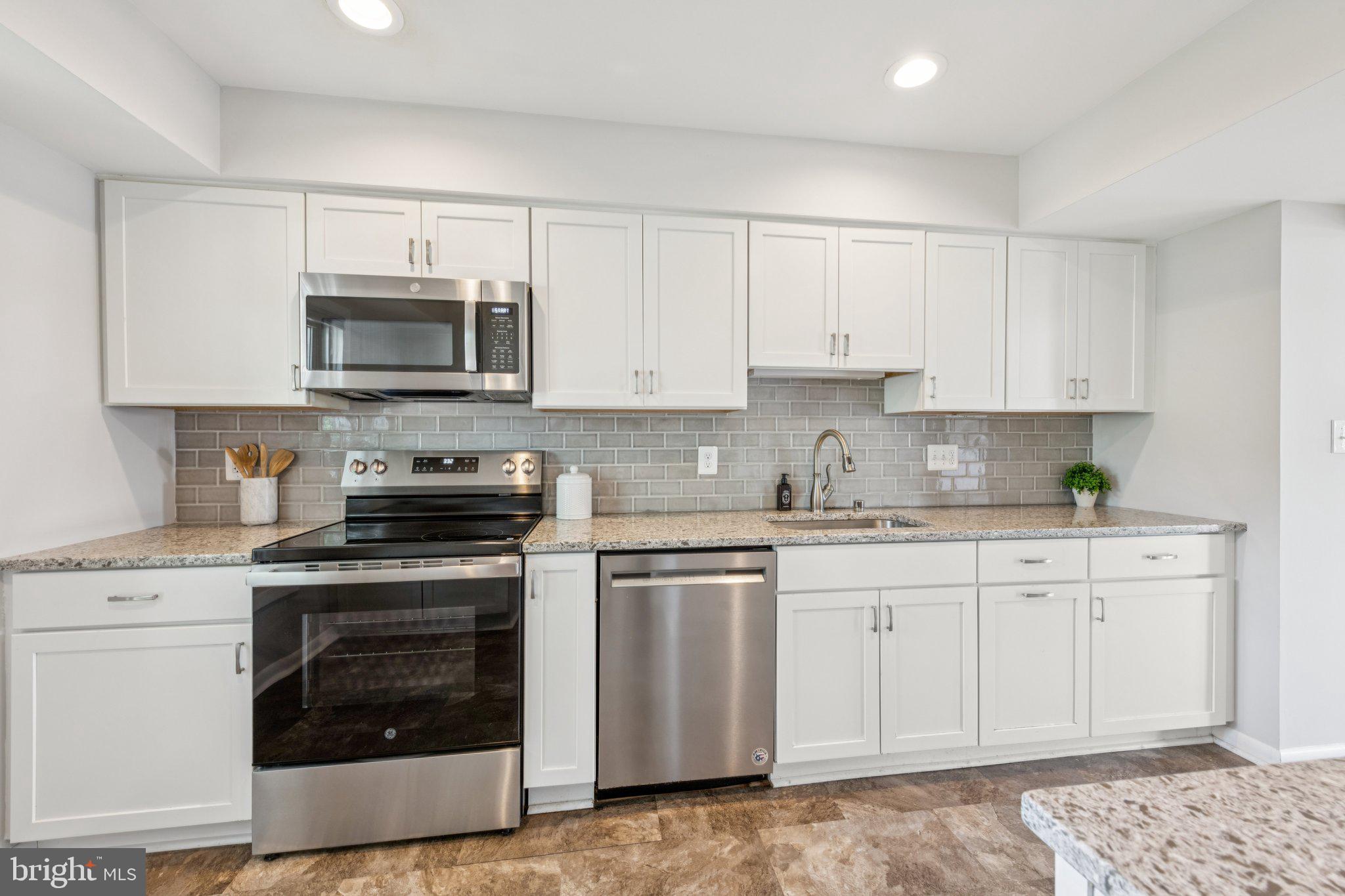 809 FLORAL PLACE NW