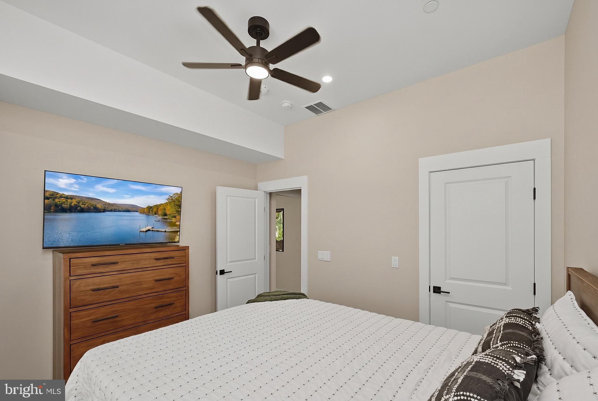 MOUNTAINSIDE - Residential
