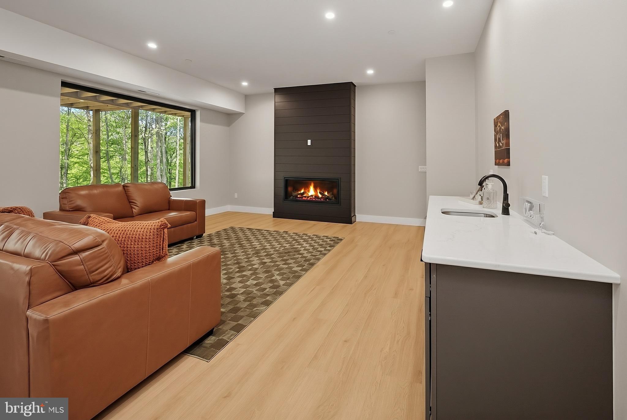 MOUNTAINSIDE - Residential