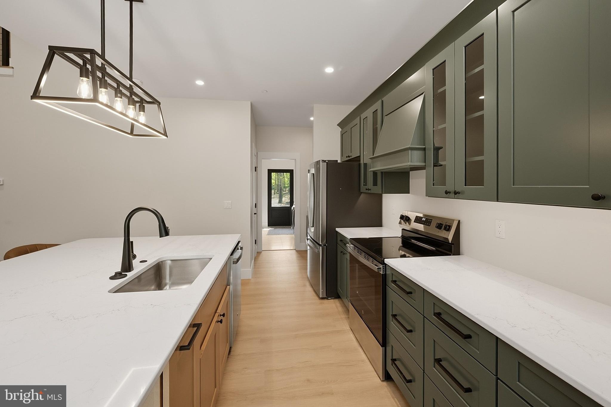 MOUNTAINSIDE - Residential