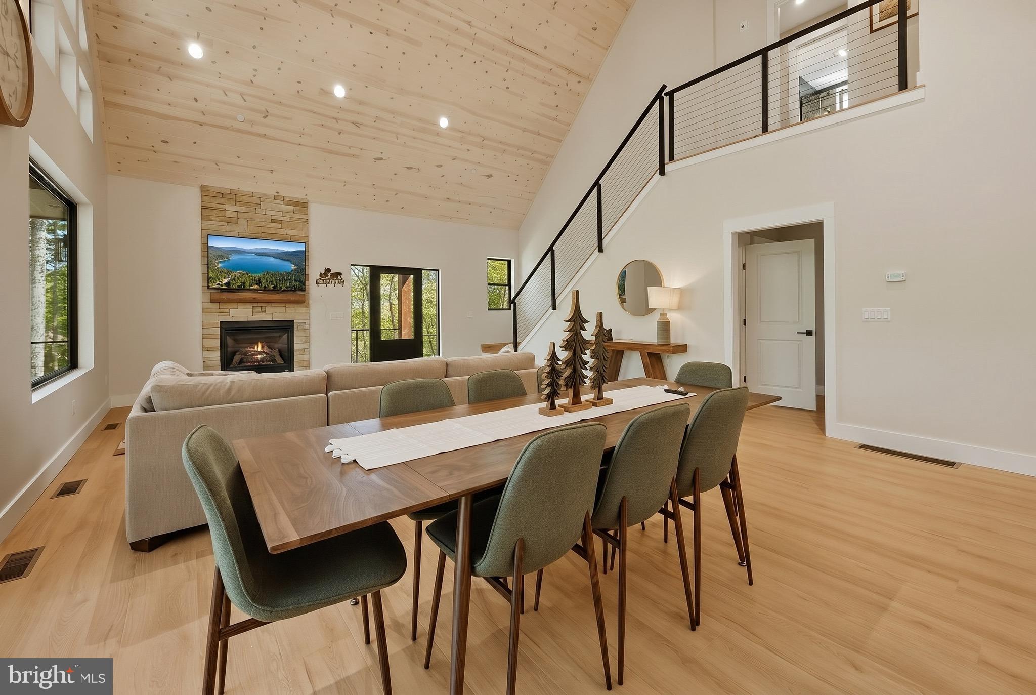 MOUNTAINSIDE - Residential