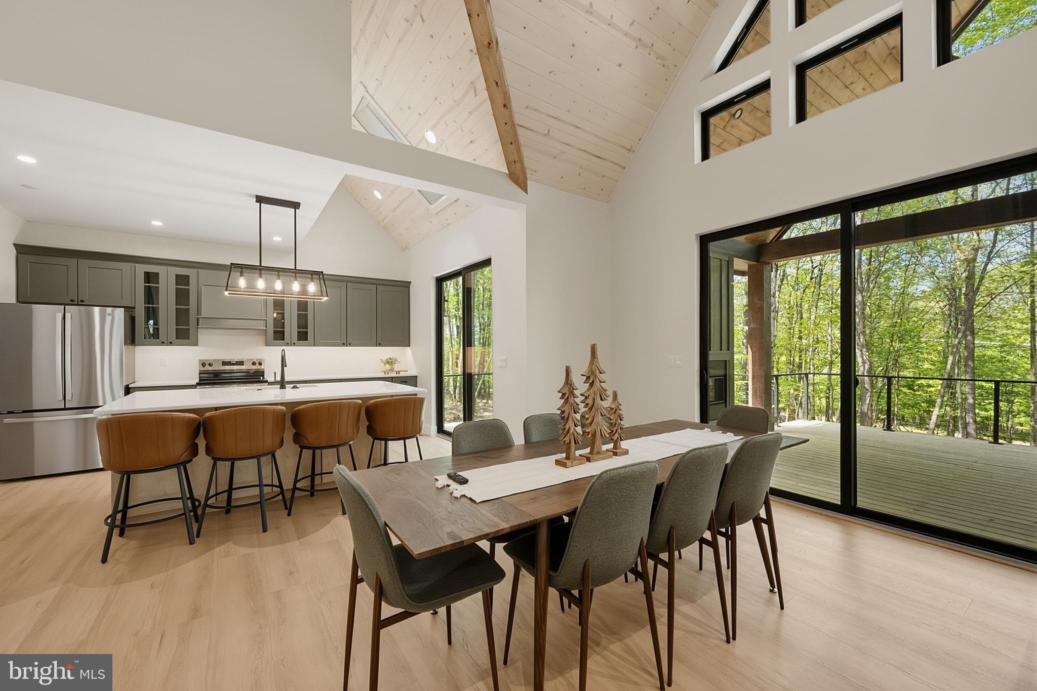 MOUNTAINSIDE - Residential