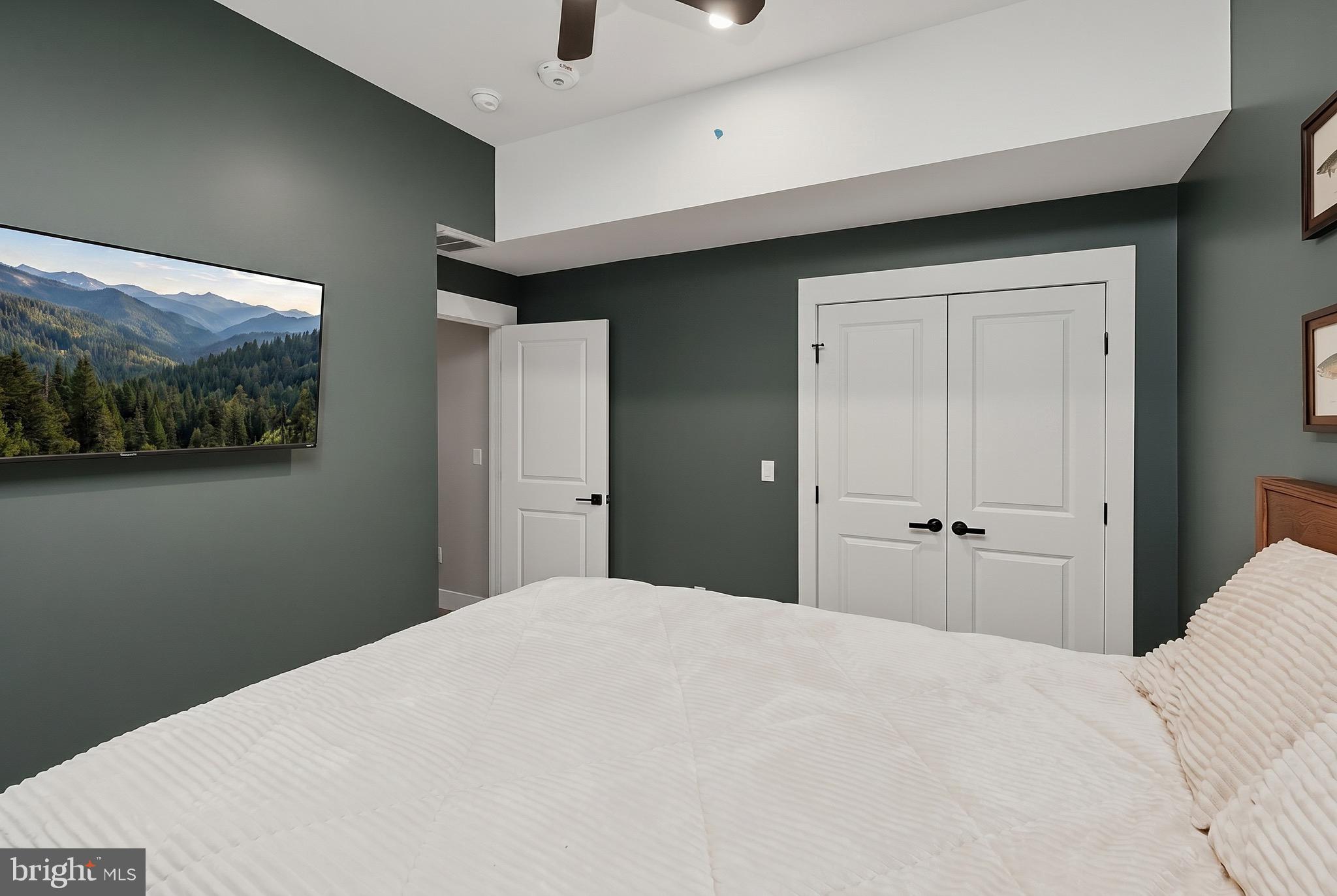 MOUNTAINSIDE - Residential