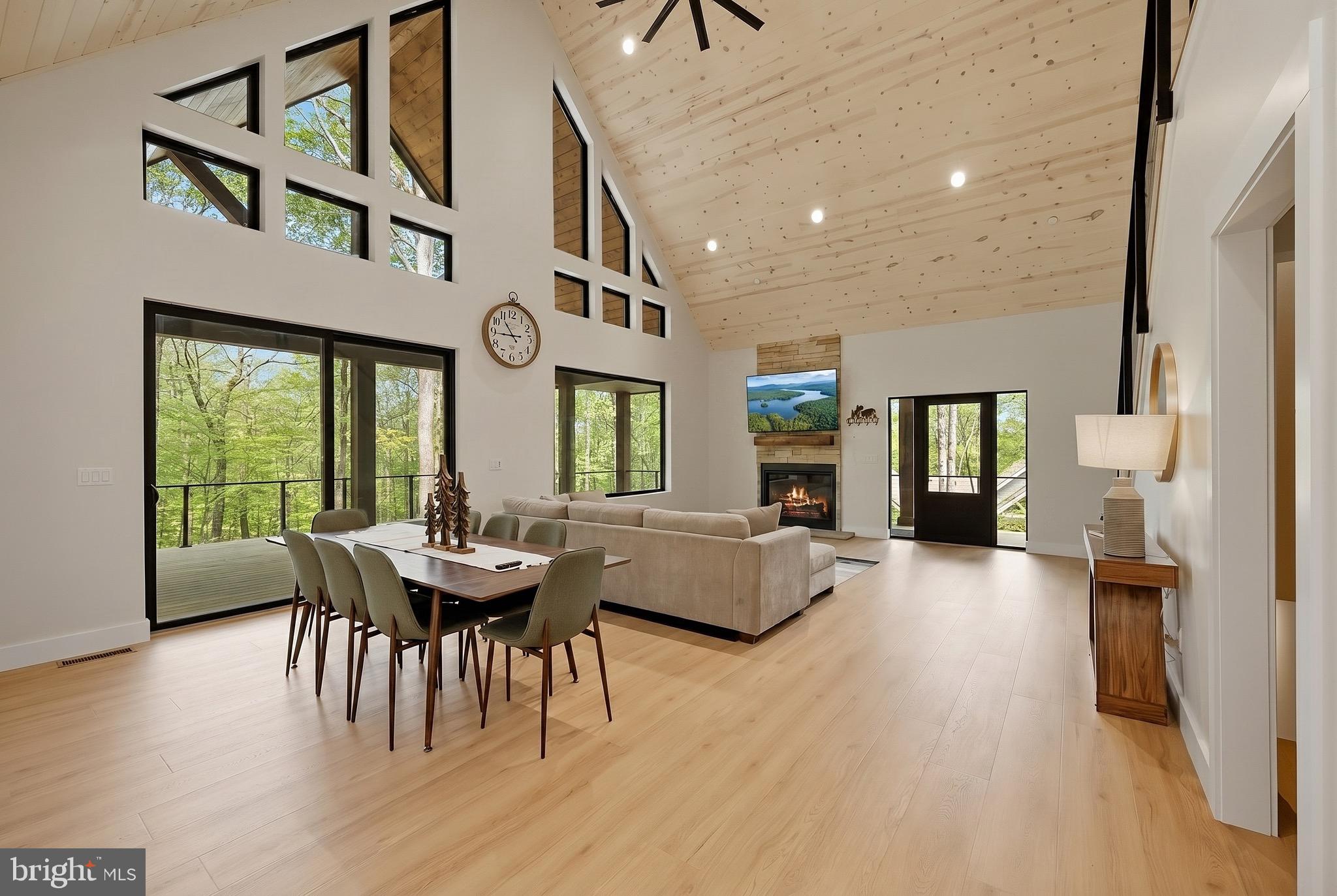 MOUNTAINSIDE - Residential