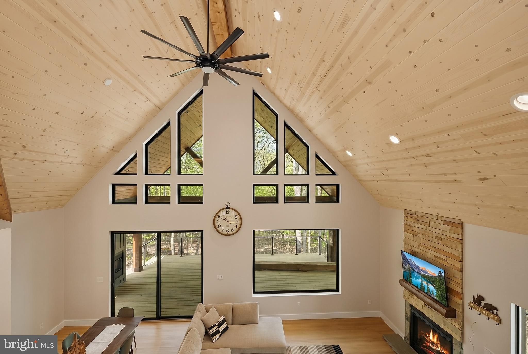 MOUNTAINSIDE - Residential
