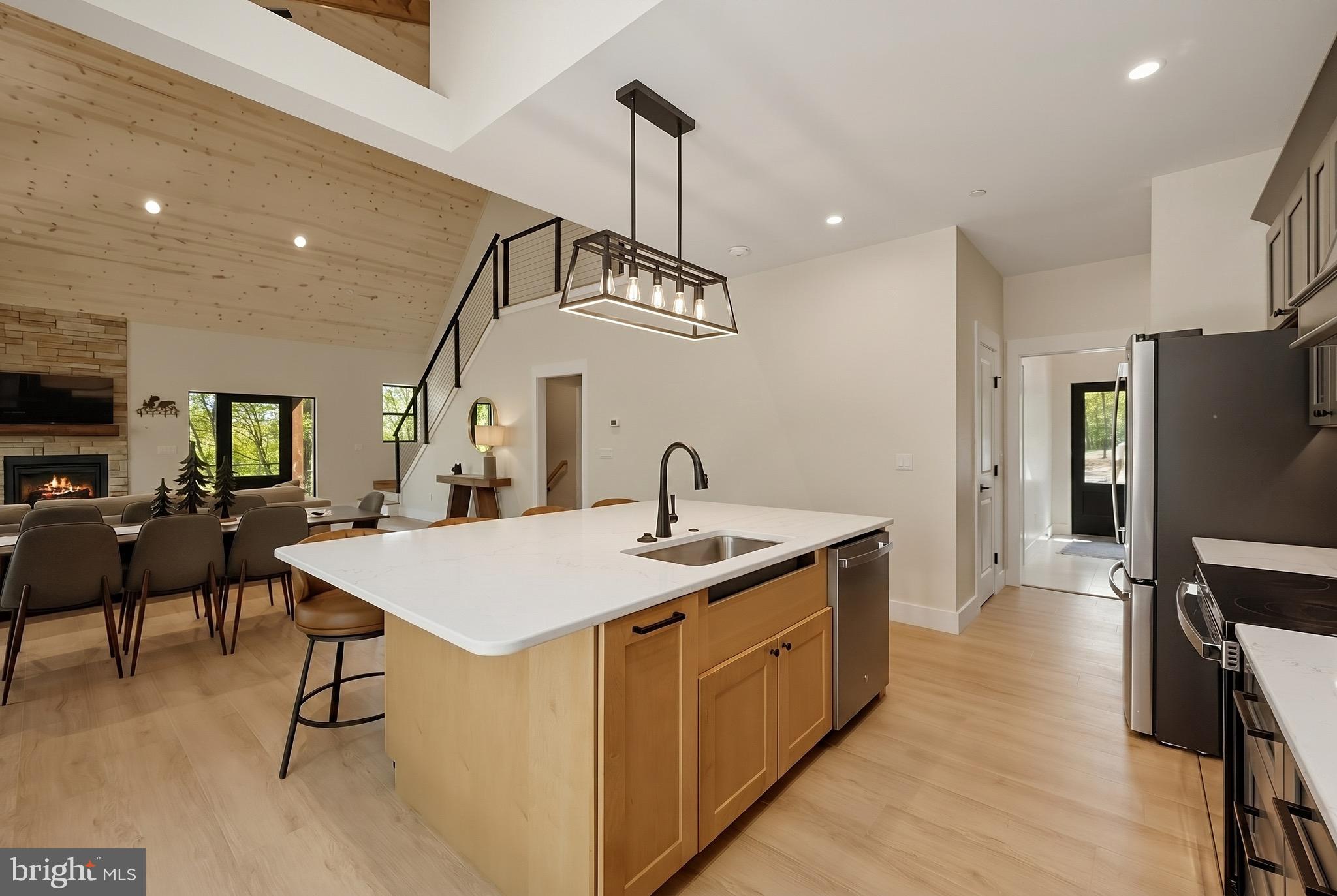 MOUNTAINSIDE - Residential