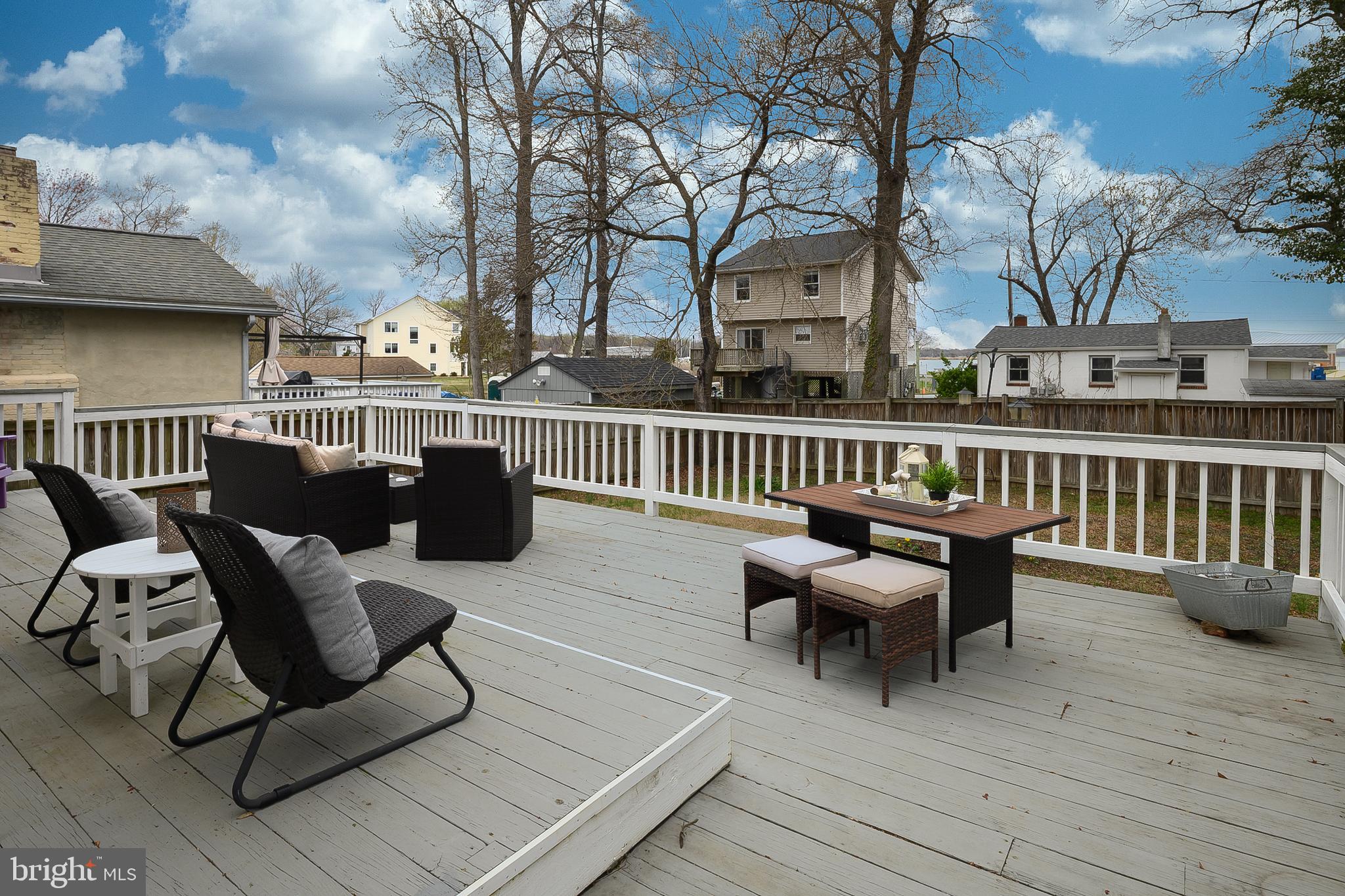 SELBY ON THE BAY - Residential