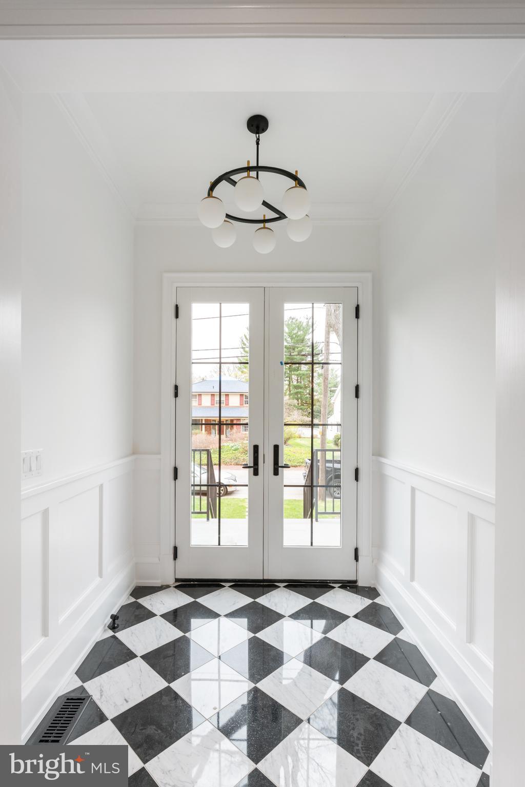 CHESTNUT HILL - Residential