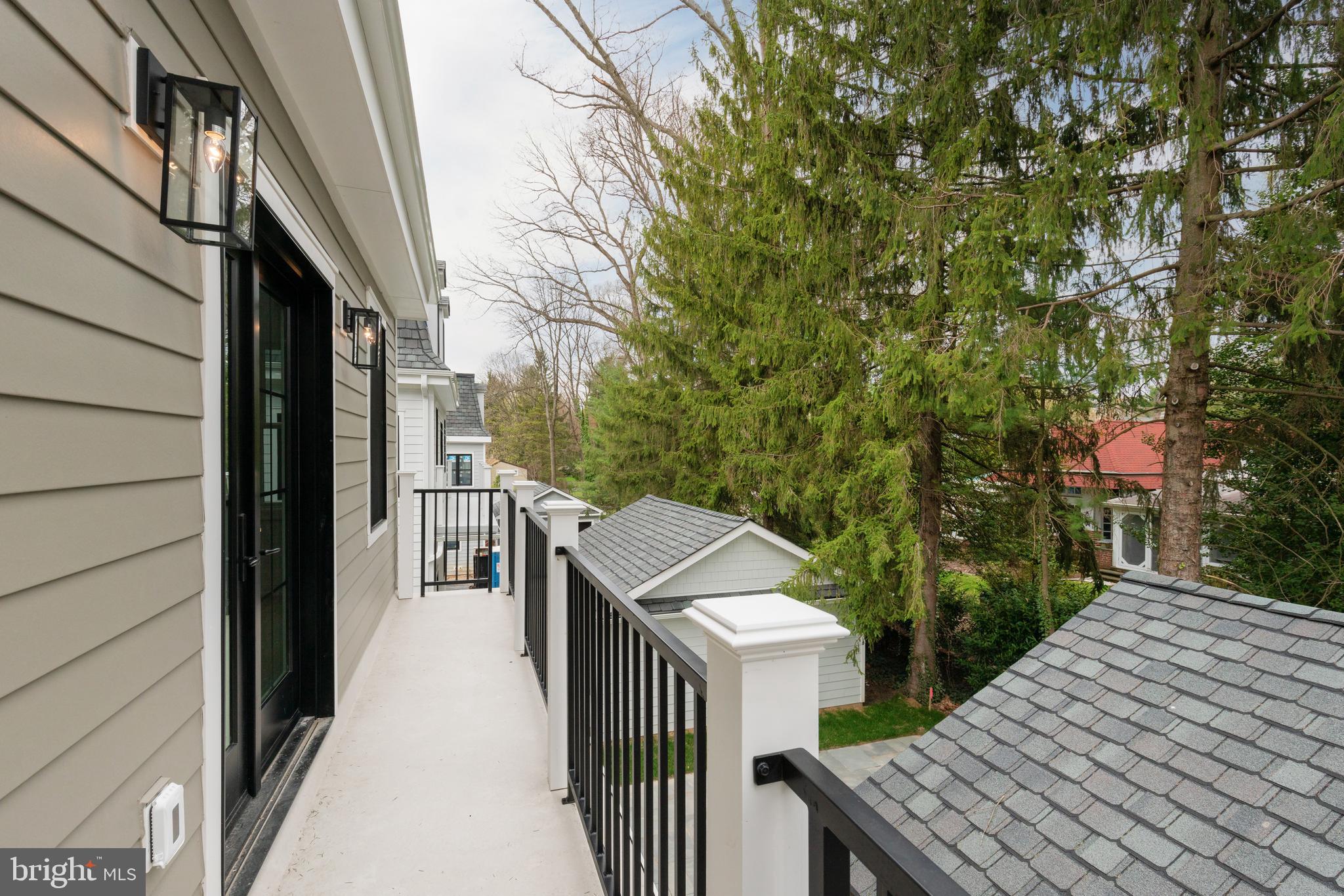 CHESTNUT HILL - Residential