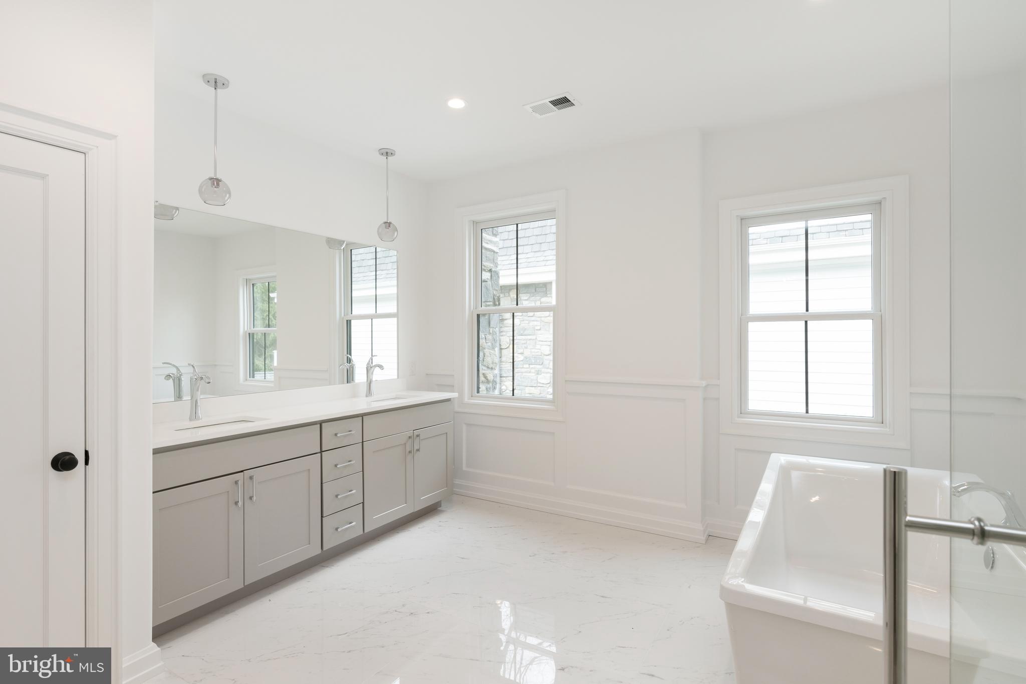 CHESTNUT HILL - Residential