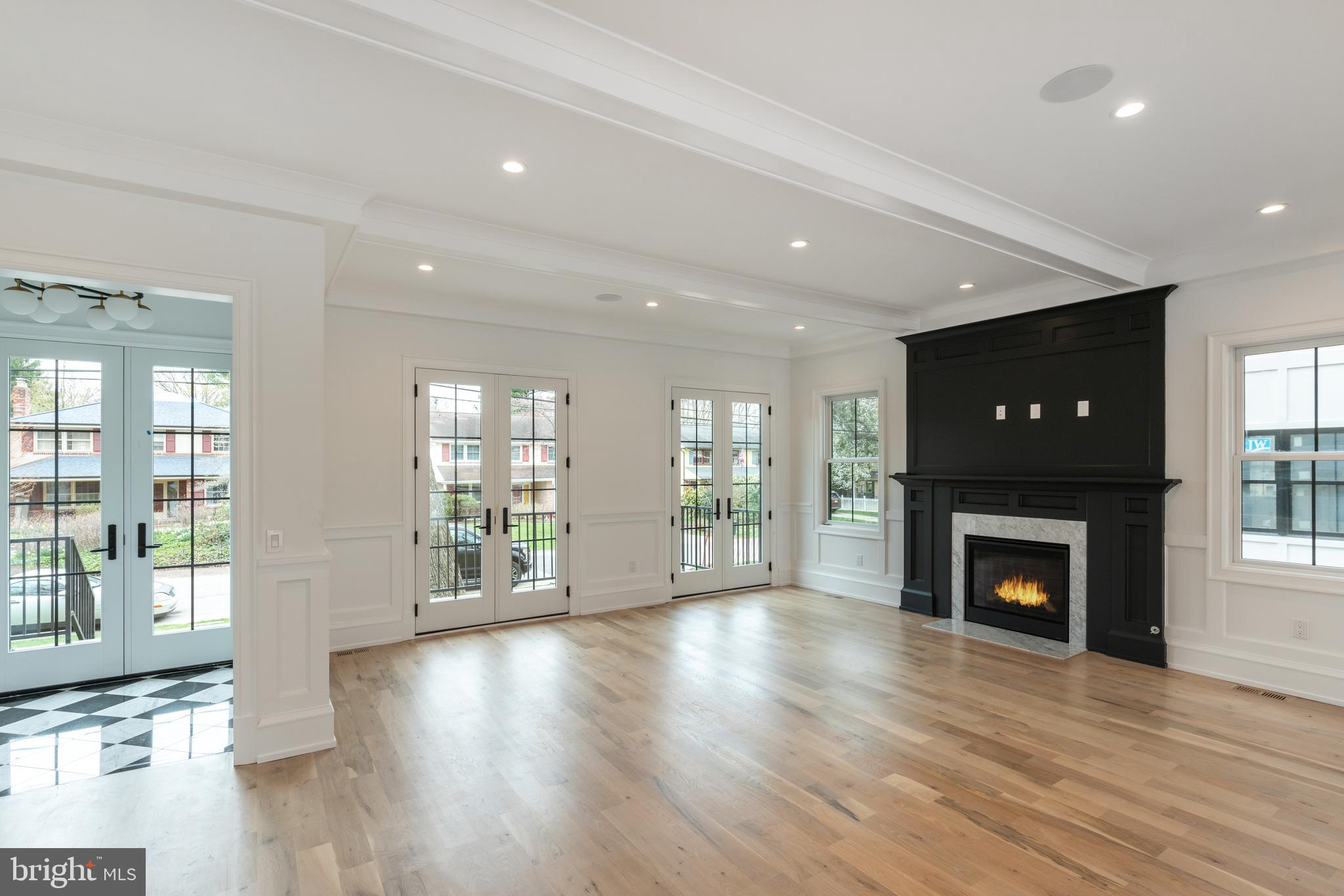 CHESTNUT HILL - Residential