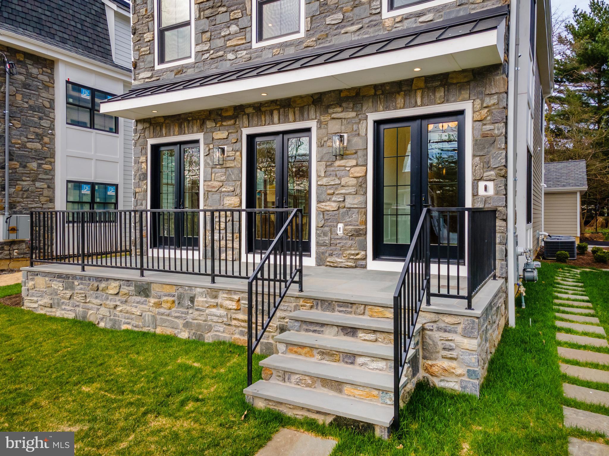 CHESTNUT HILL - Residential